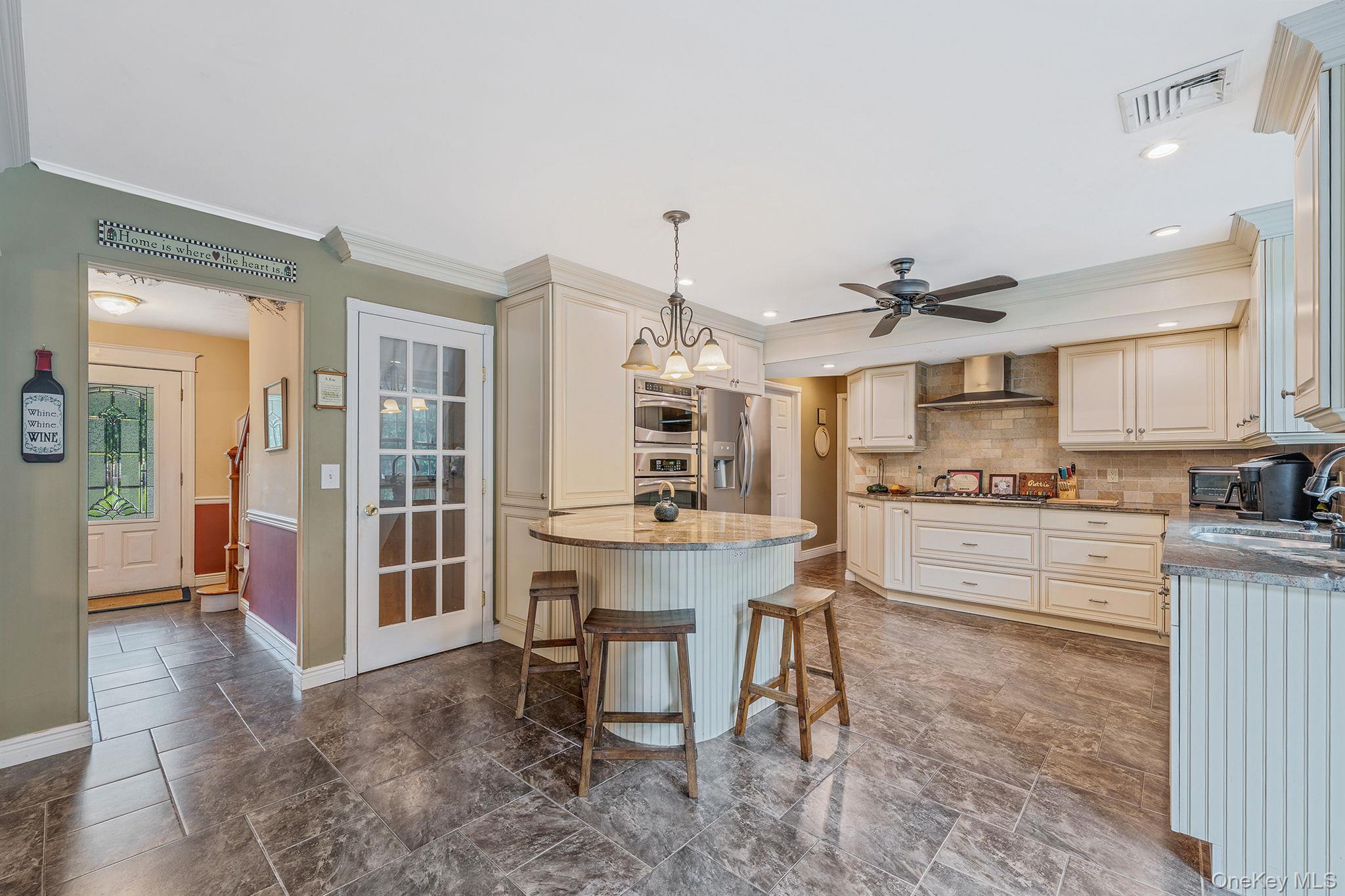 10 Spyglass Lane, East Setauket, NY 11733