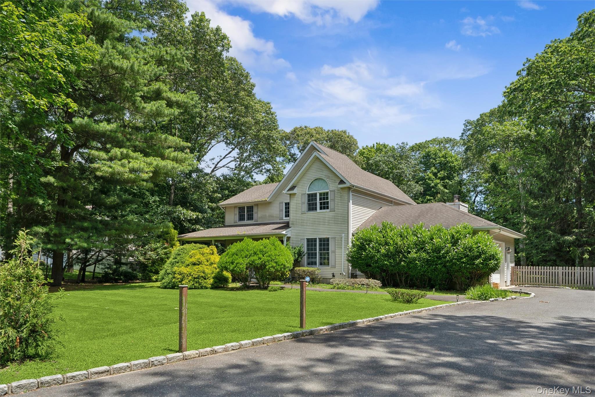 63 Roseland Lane, East Patchogue, NY 11772