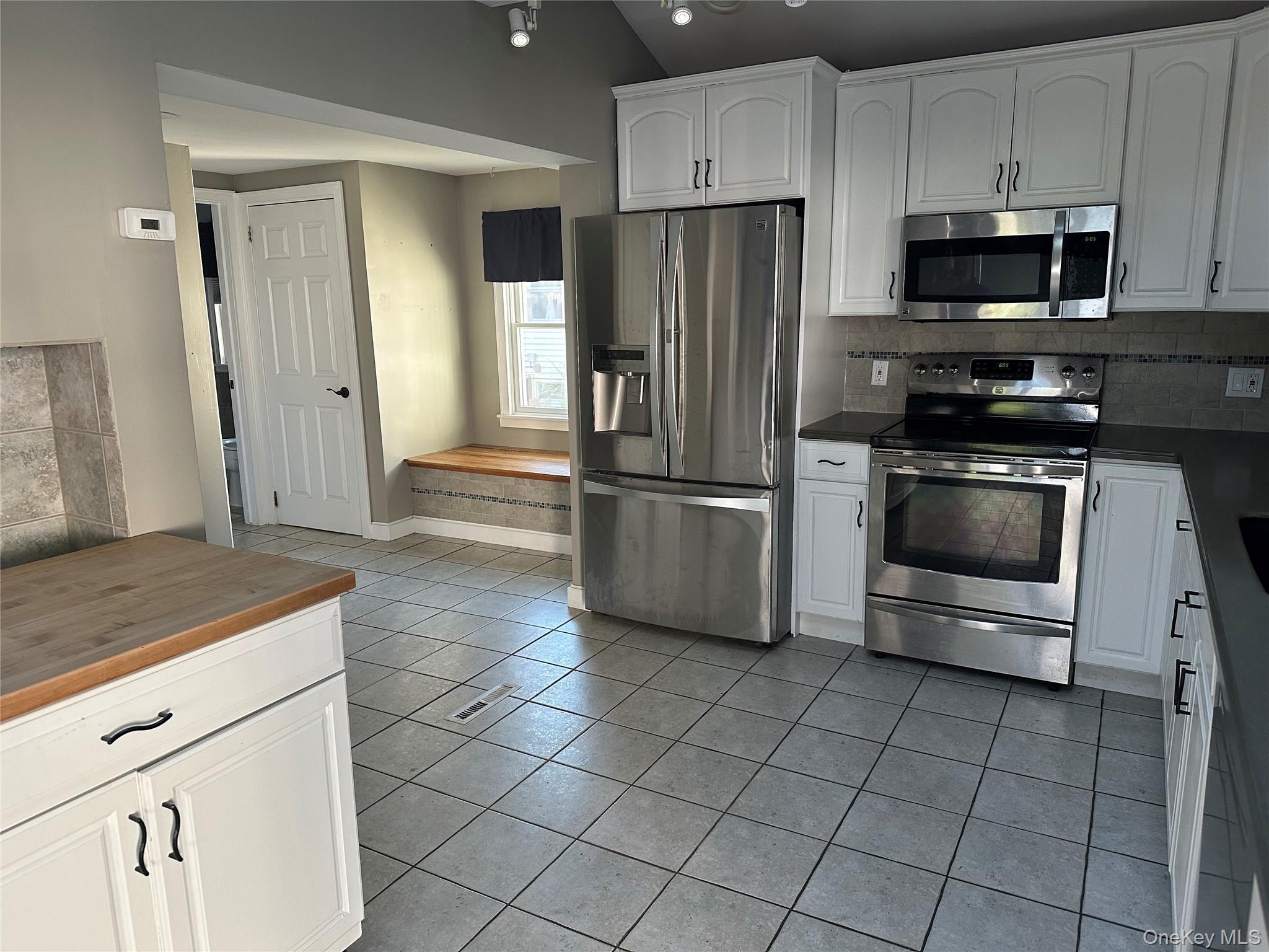 18 Peckham Road, Poughkeepsie, NY 12603