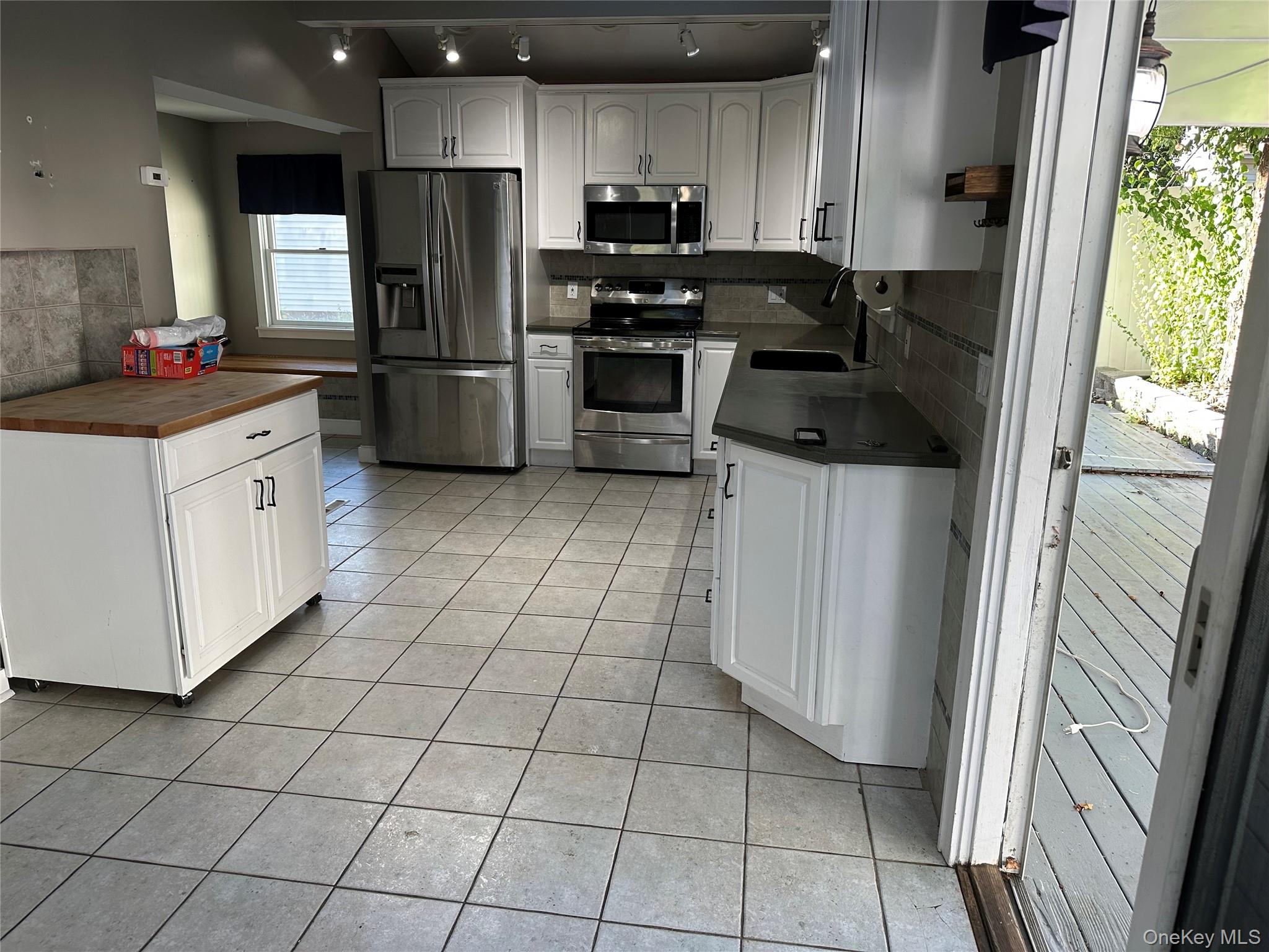 18 Peckham Road, Poughkeepsie, NY 12603