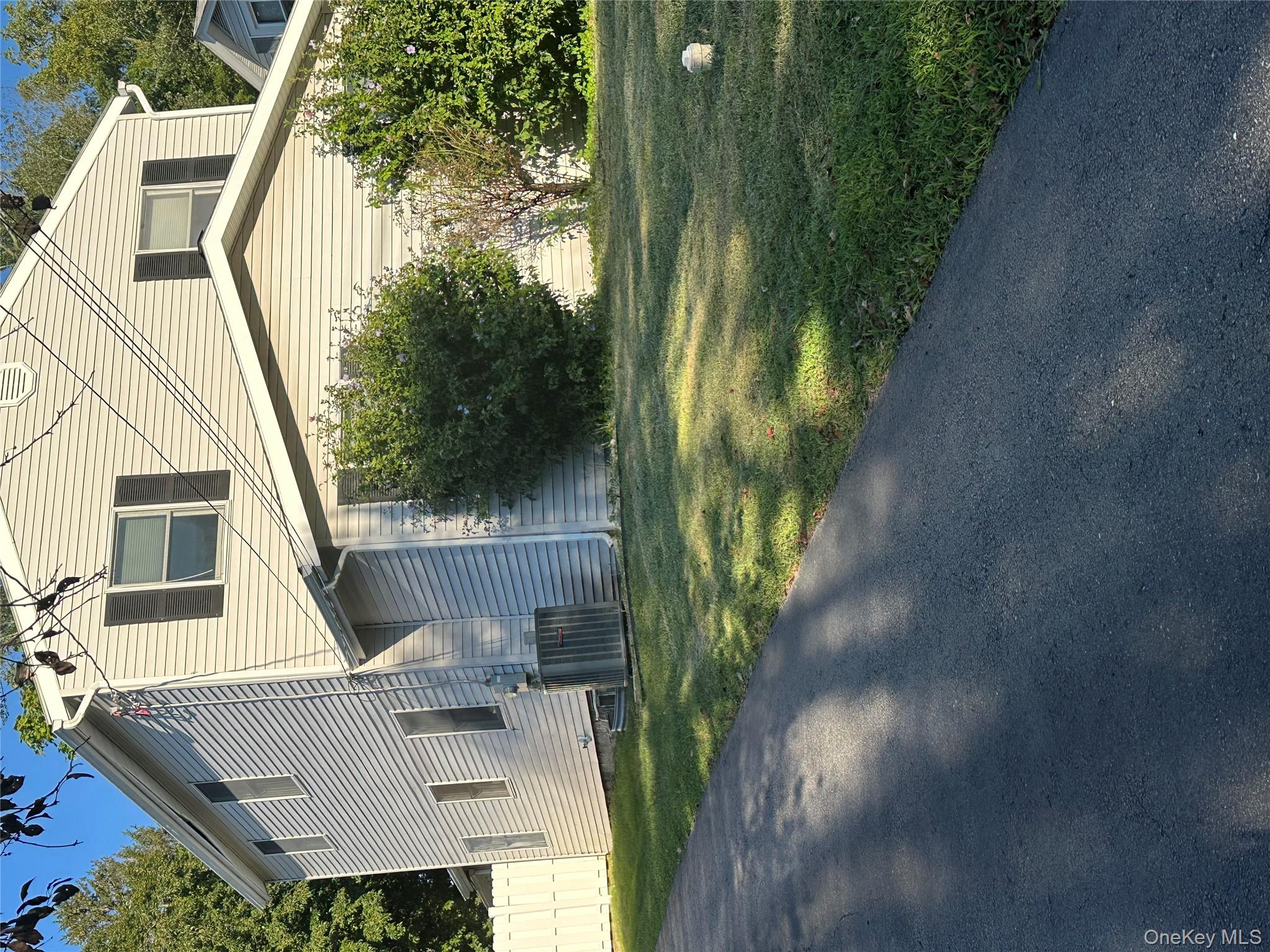 18 Peckham Road, Poughkeepsie, NY 12603