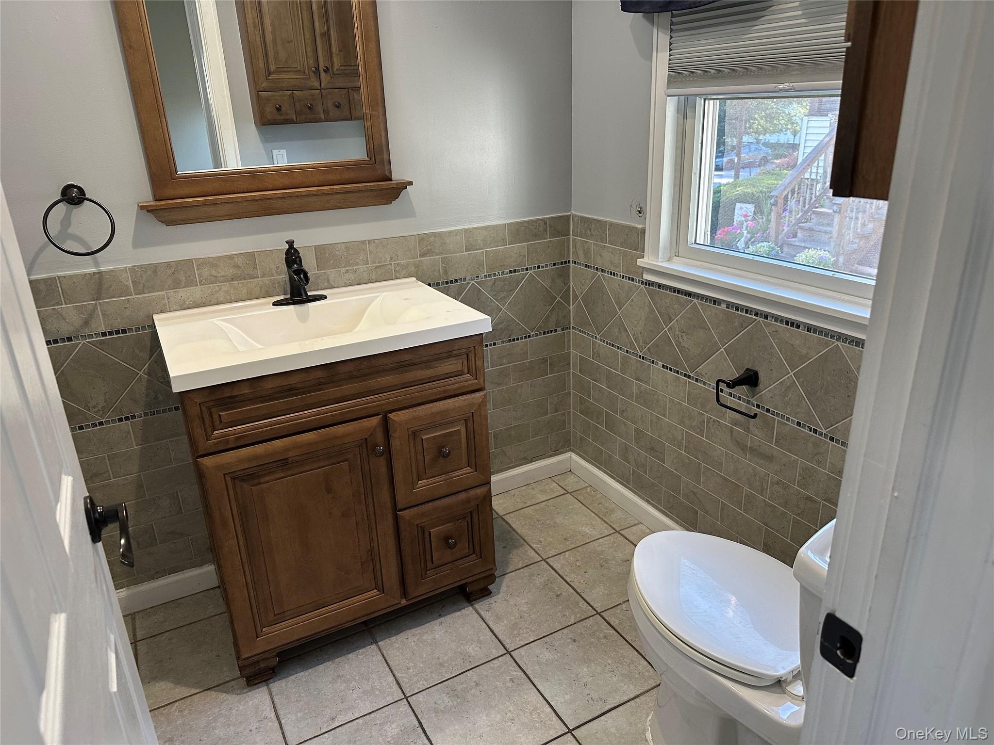 18 Peckham Road, Poughkeepsie, NY 12603