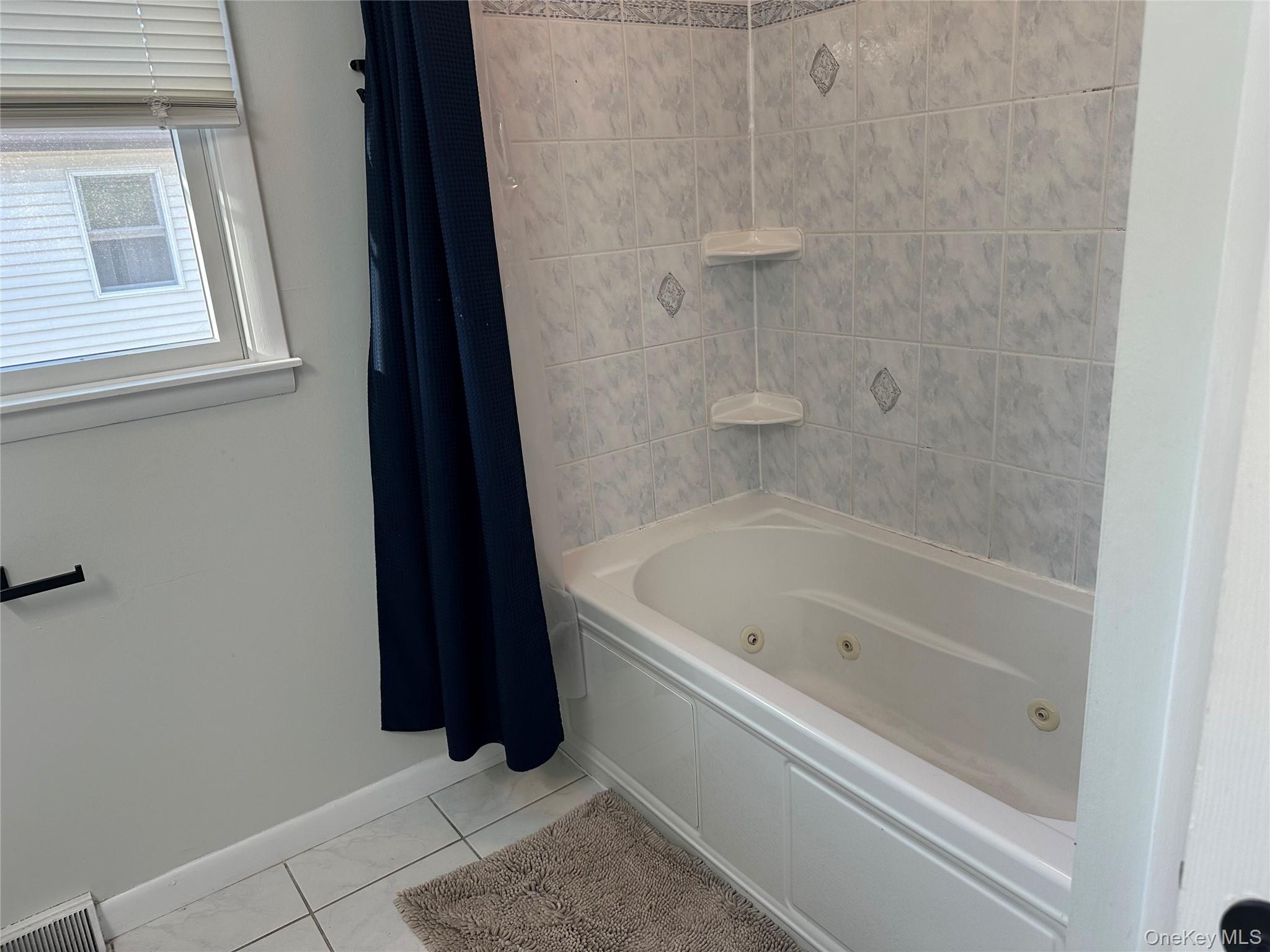 18 Peckham Road, Poughkeepsie, NY 12603