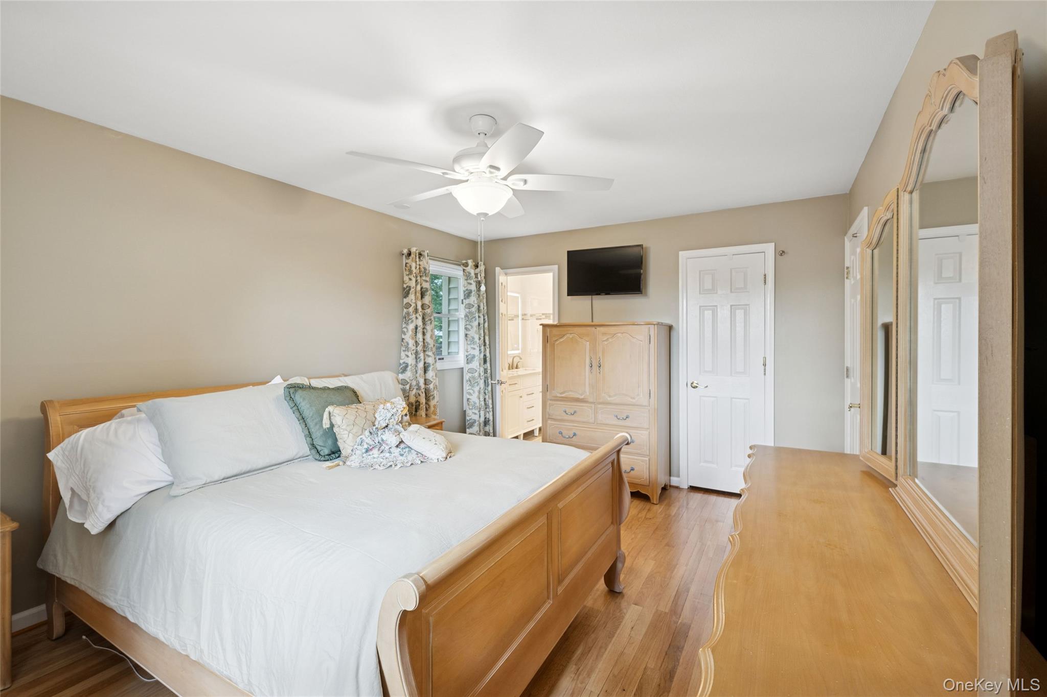 34 MOREWOOD DRIVE, Smithtown, NY 11787