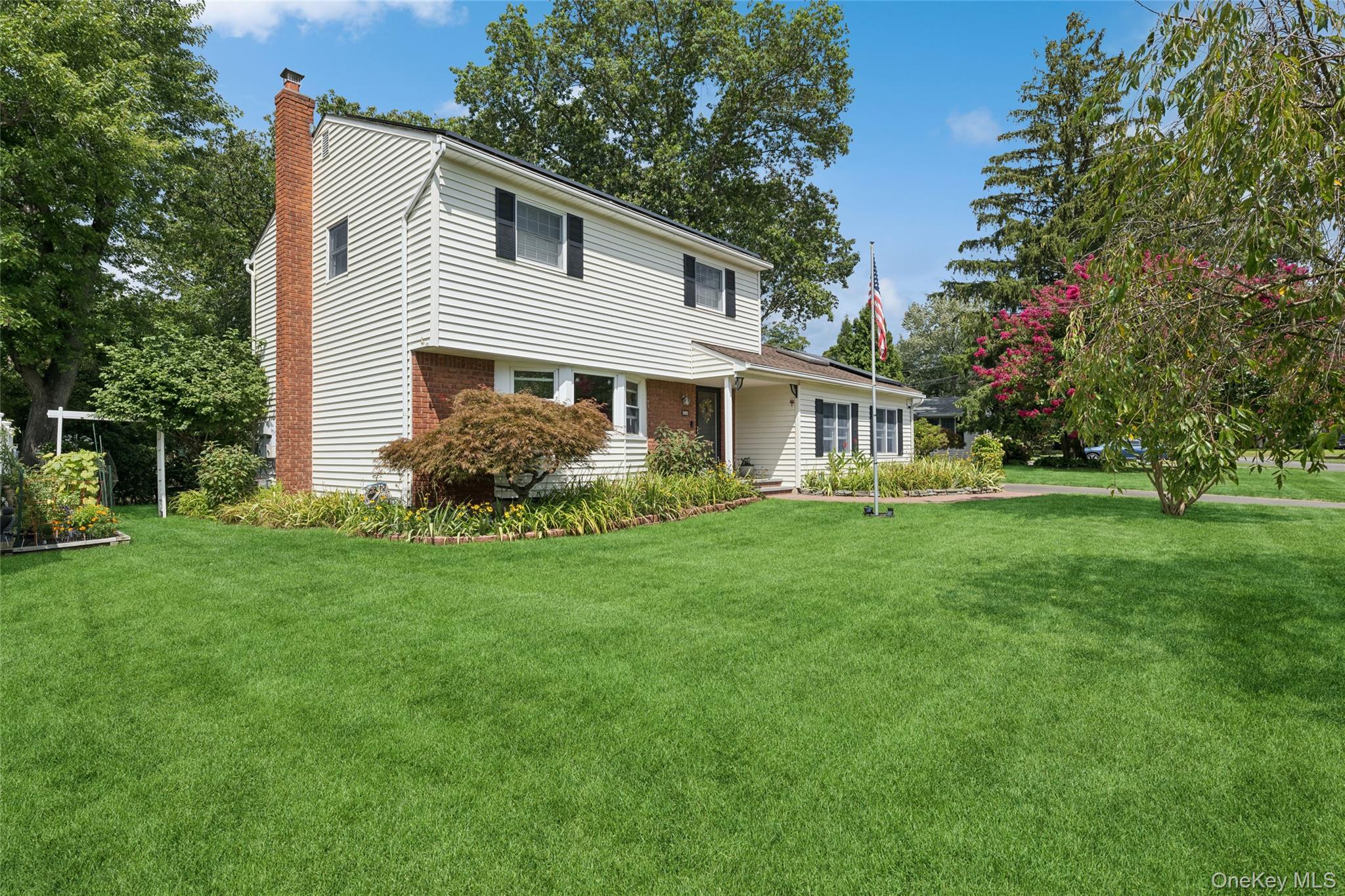 34 MOREWOOD DRIVE, Smithtown, NY 11787