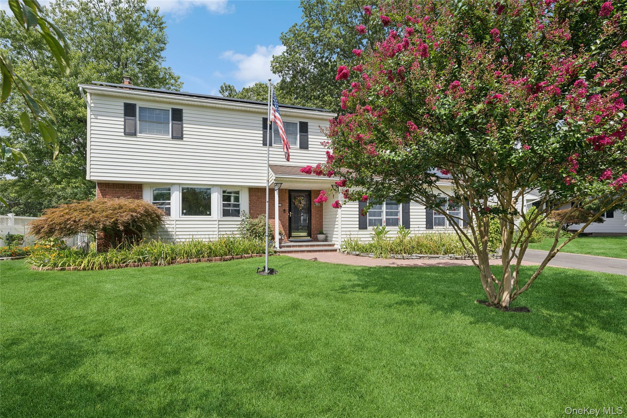 34 MOREWOOD DRIVE, Smithtown, NY 11787