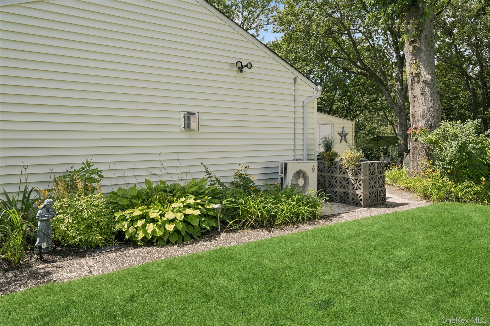 34 MOREWOOD DRIVE, Smithtown, NY 11787