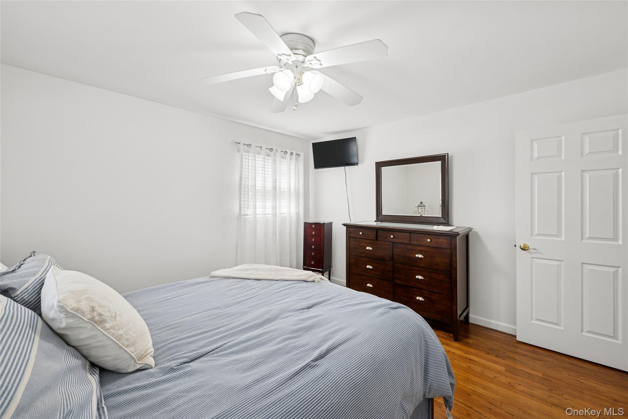 34 MOREWOOD DRIVE, Smithtown, NY 11787