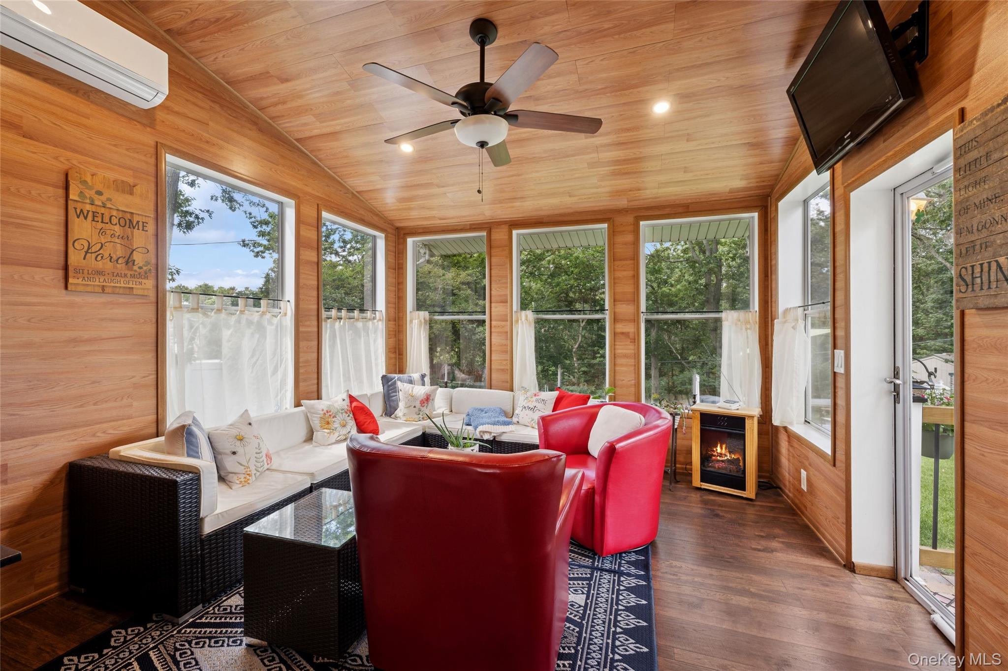 34 MOREWOOD DRIVE, Smithtown, NY 11787