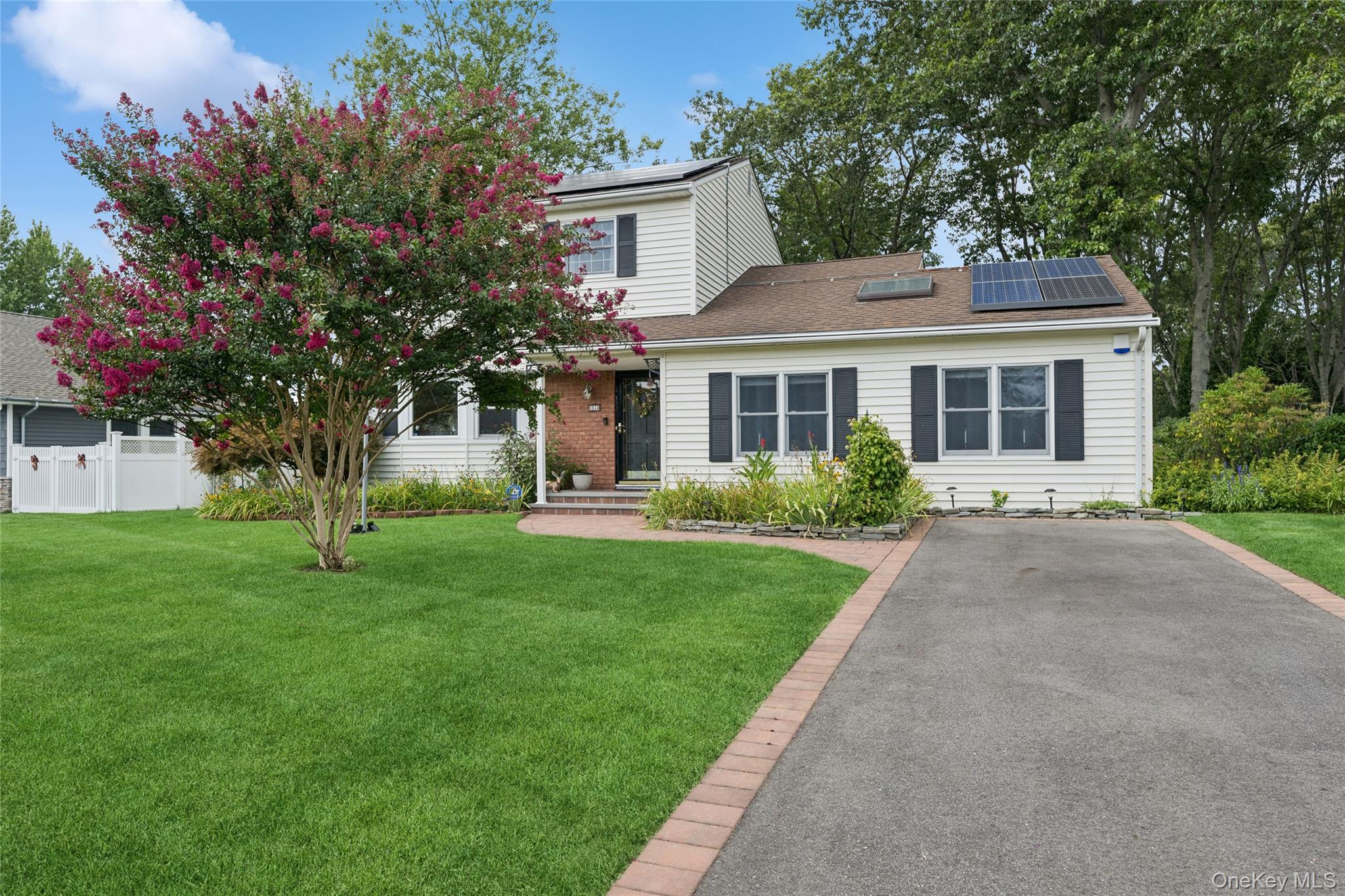 34 MOREWOOD DRIVE, Smithtown, NY 11787