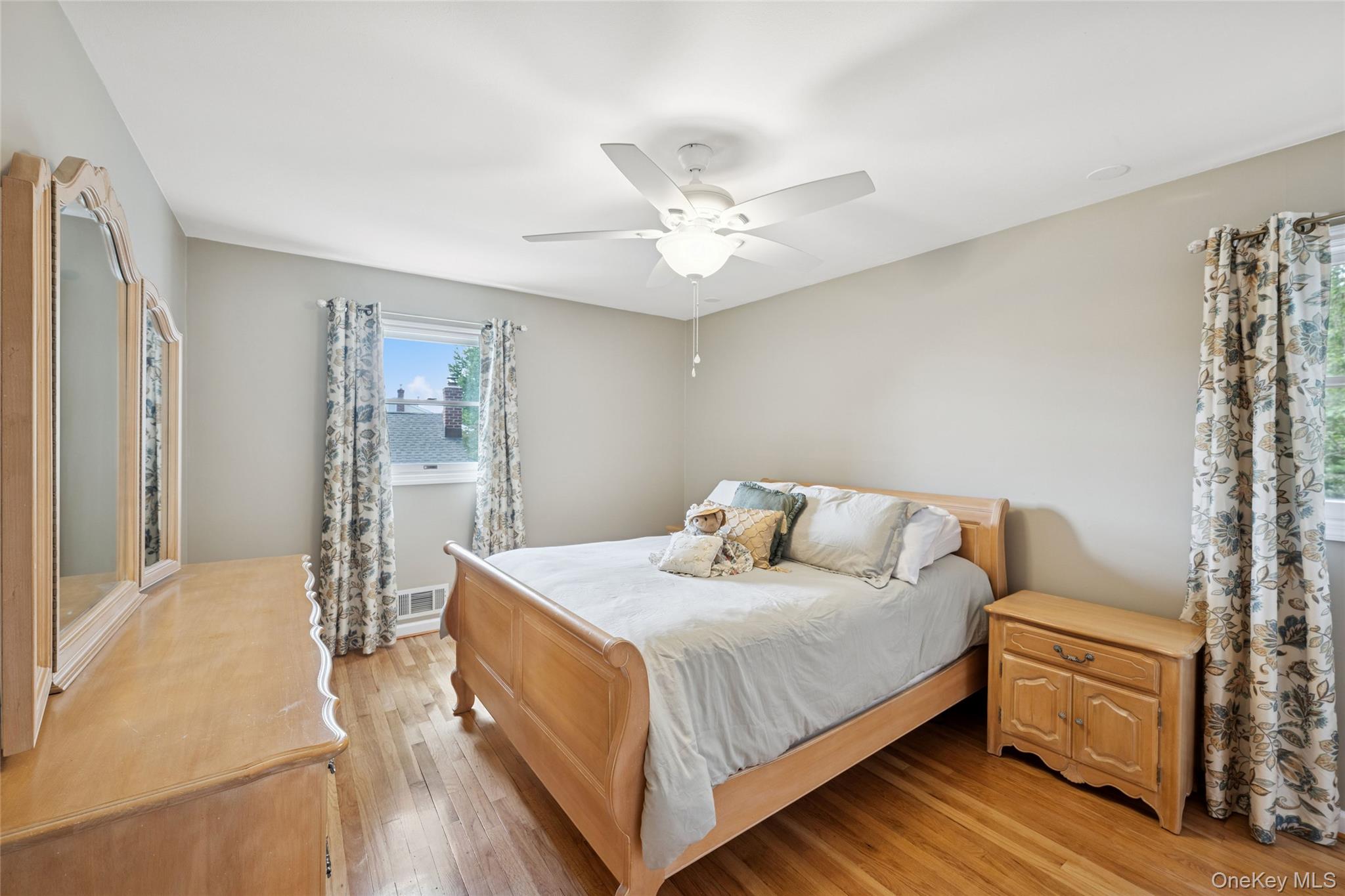 34 MOREWOOD DRIVE, Smithtown, NY 11787