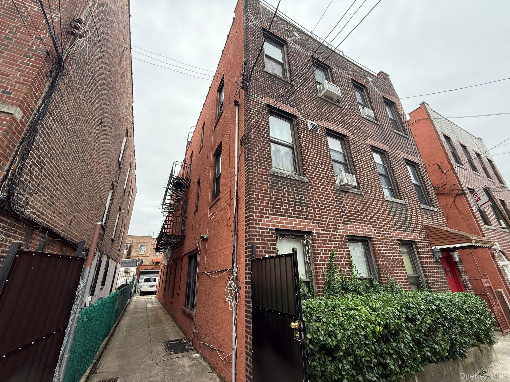 822 E 219th Street, Bronx, NY 10467