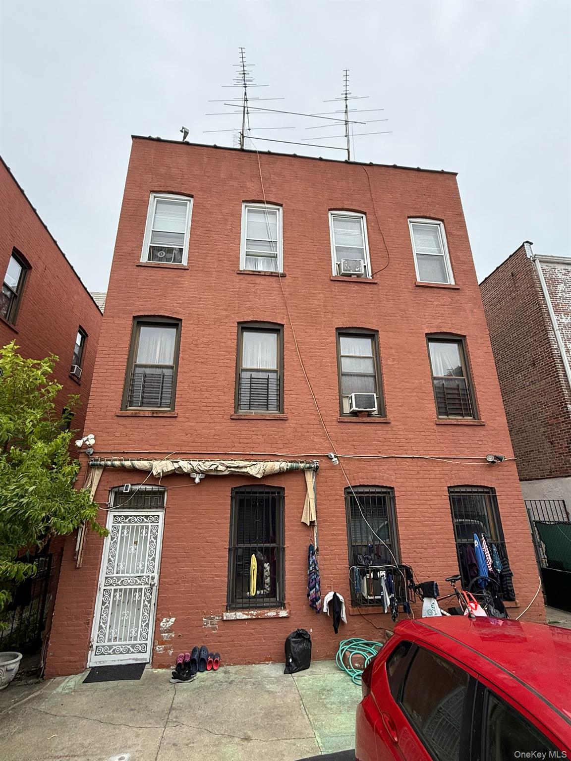 822 E 219th Street, Bronx, NY 10467