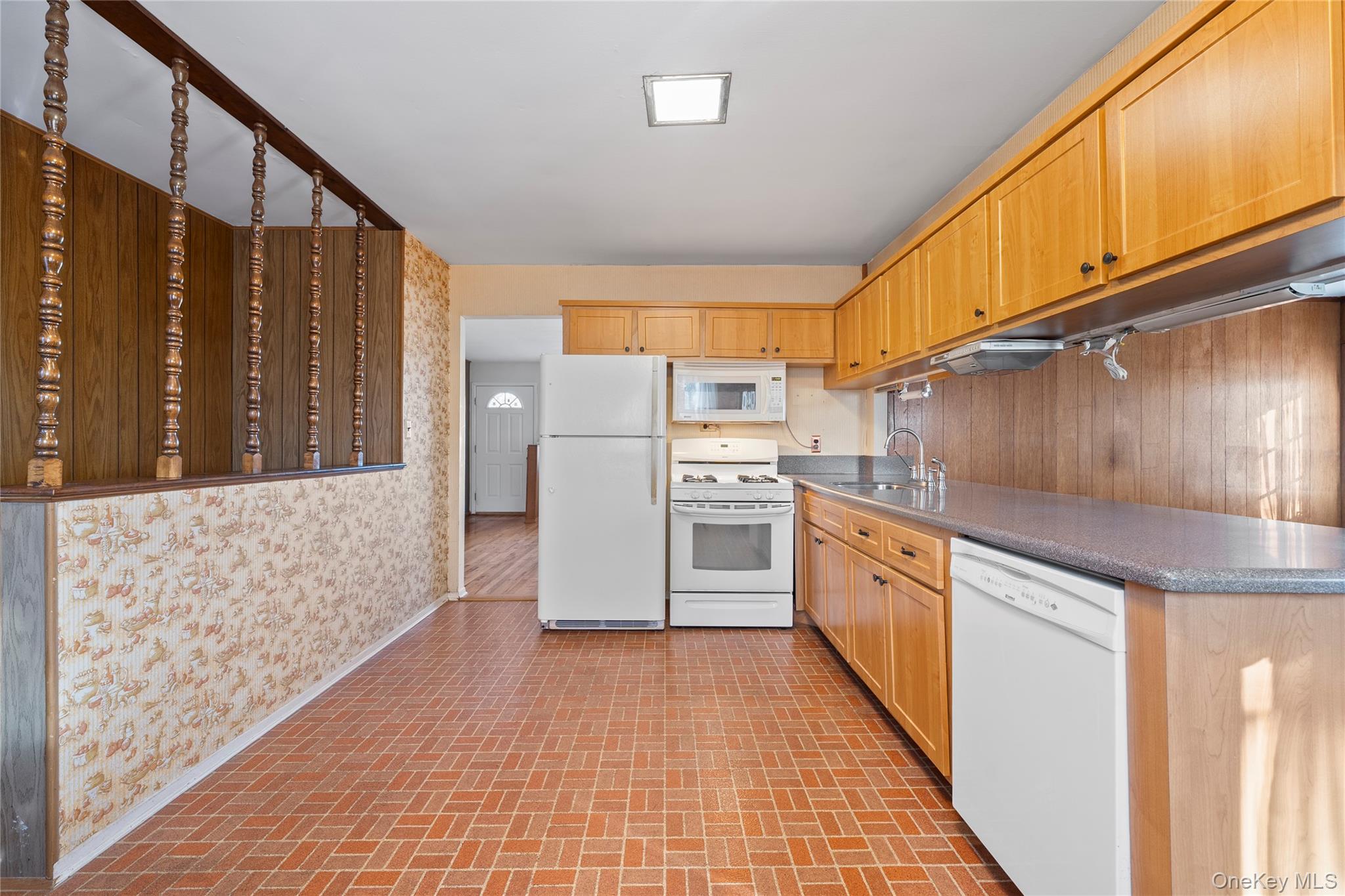 696 Bohemia Parkway, Sayville, NY 11782