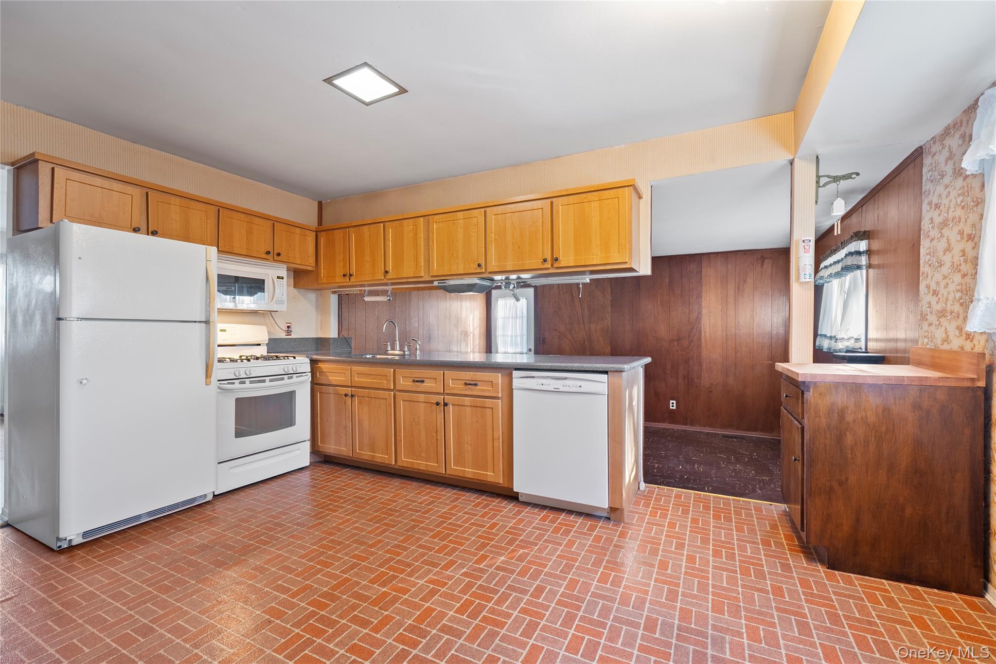 696 Bohemia Parkway, Sayville, NY 11782