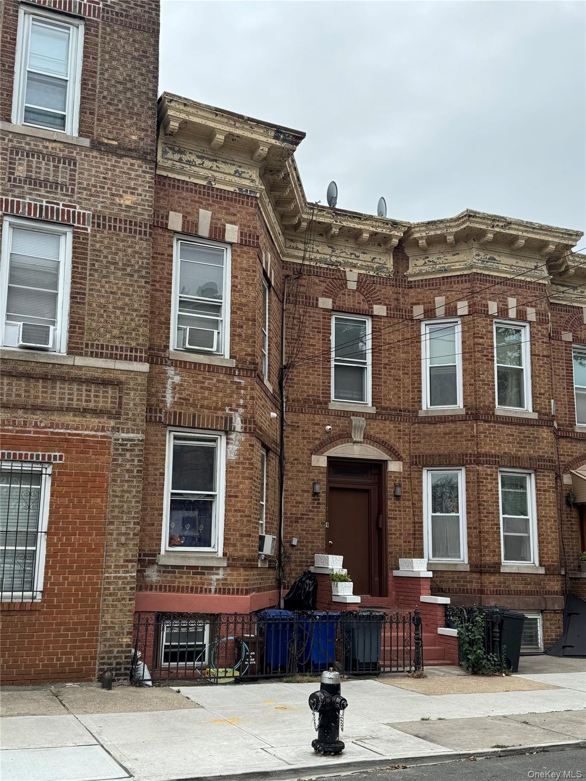 7520 64th Place, Glendale, NY 11385