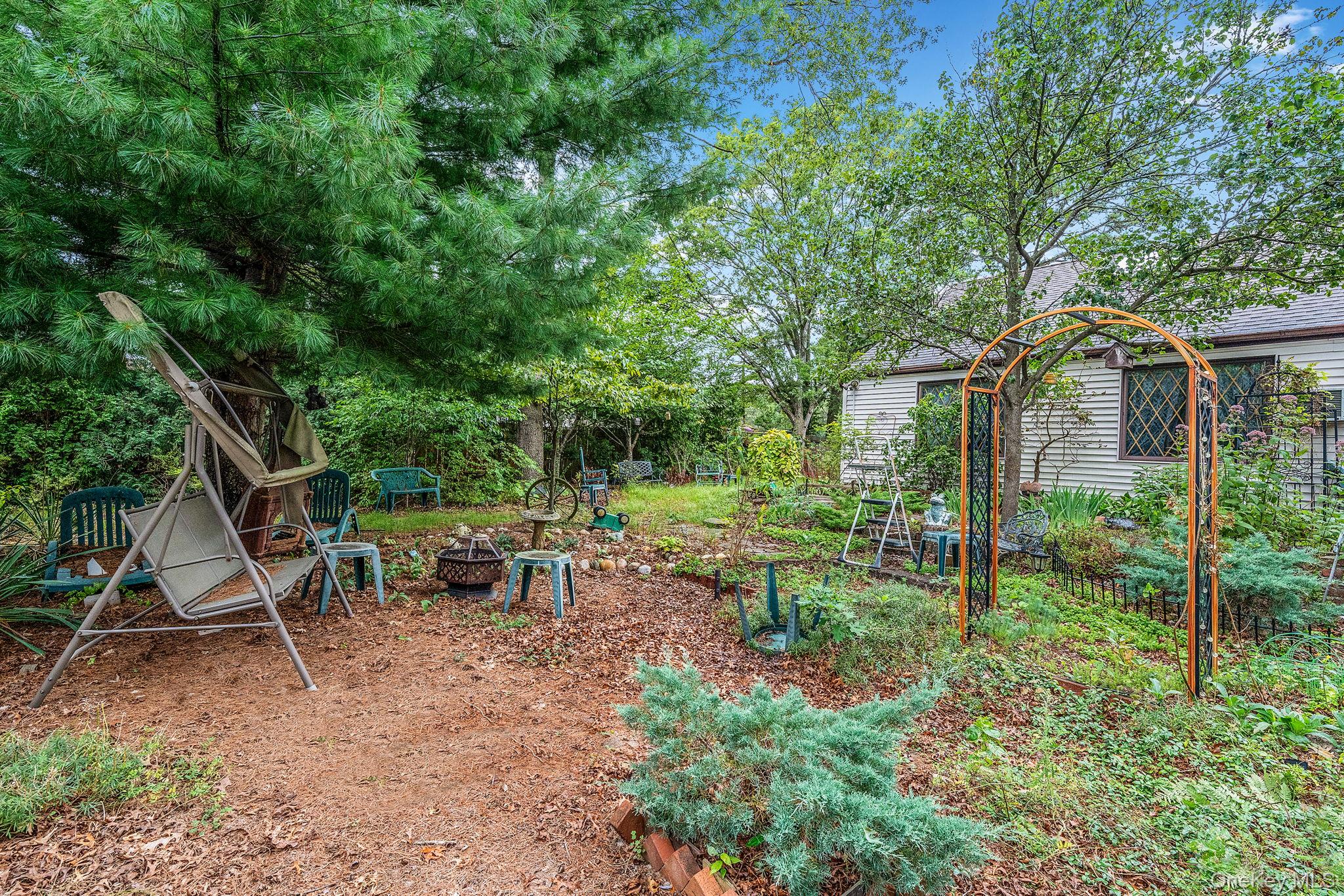 68 Lakeside Drive, Farmingville, NY 11738