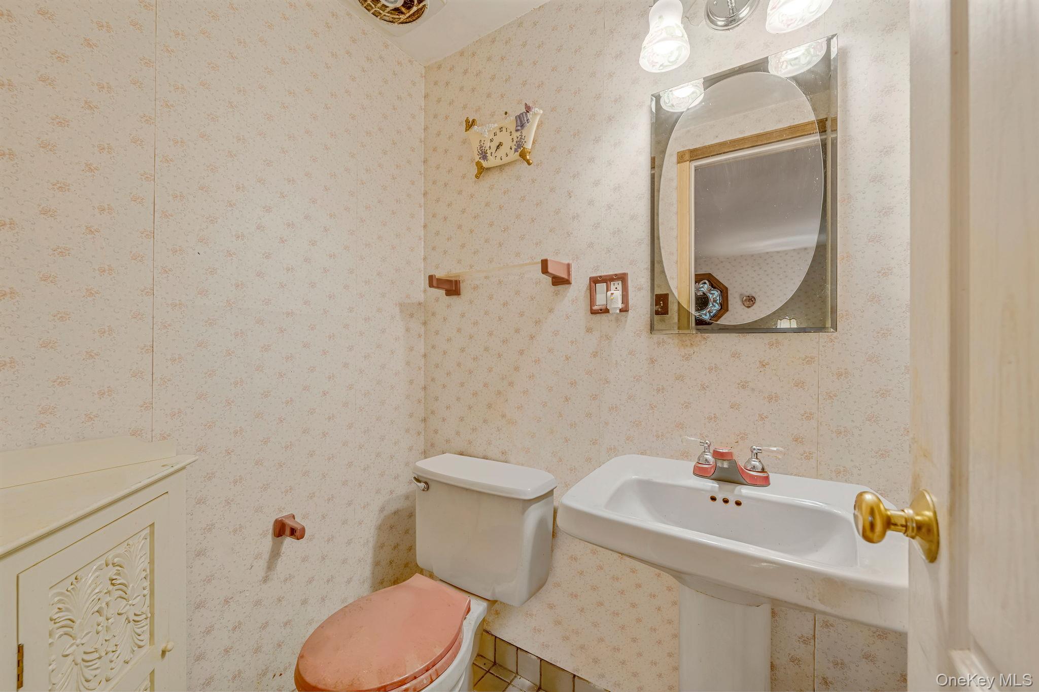 68 Lakeside Drive, Farmingville, NY 11738