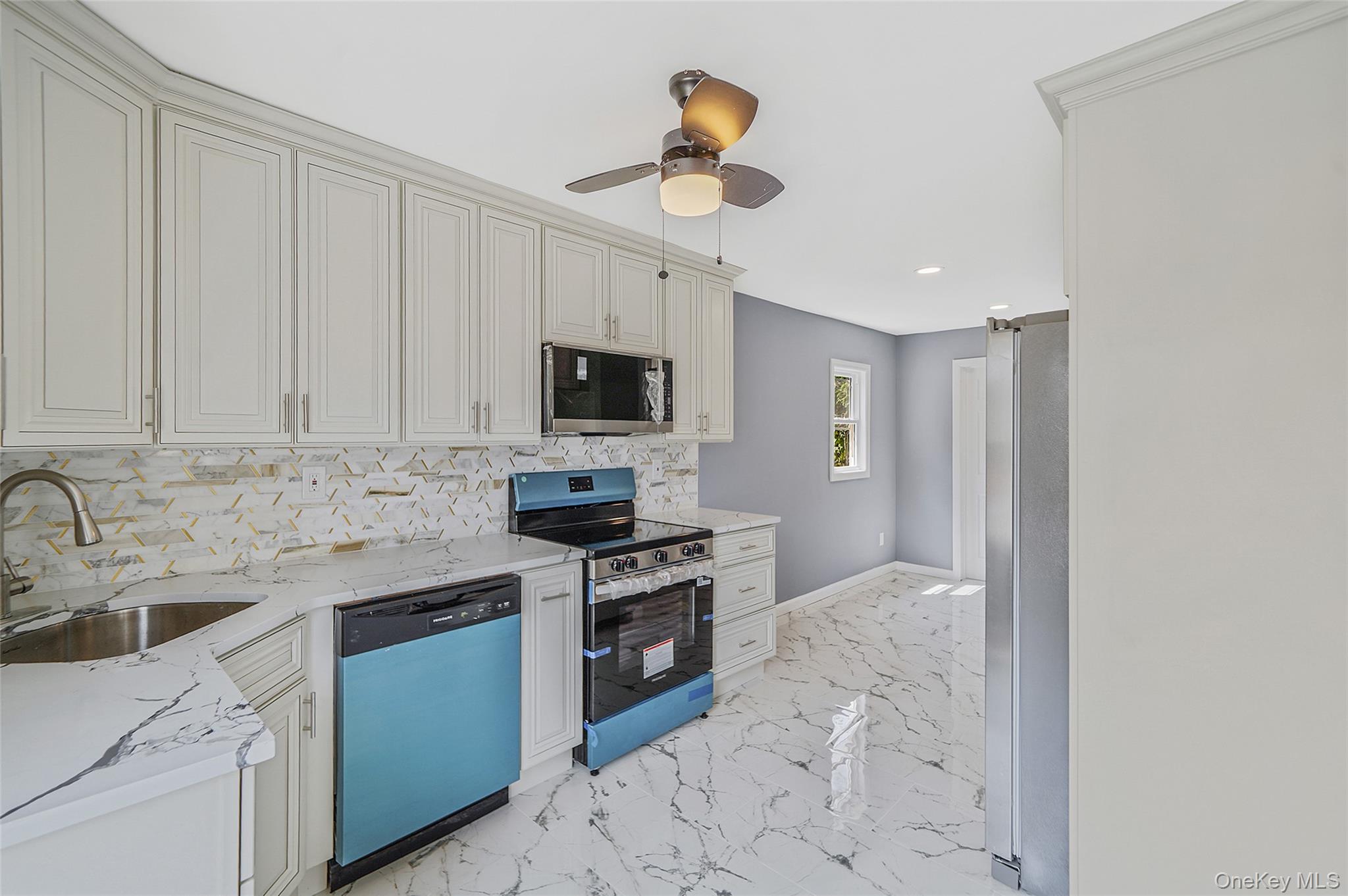 18 Jefferson Avenue, Brentwood, NY 11717