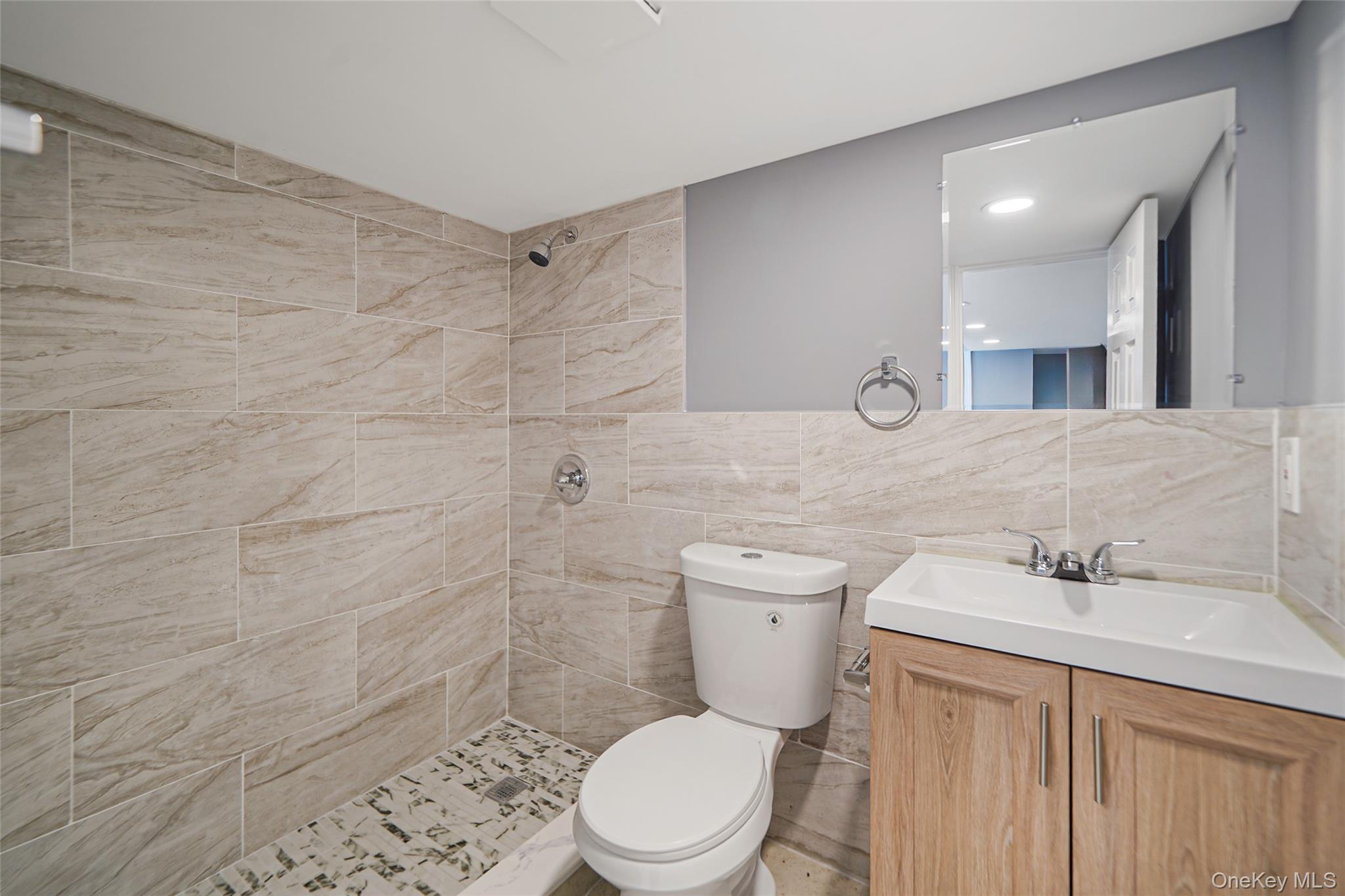 18 Jefferson Avenue, Brentwood, NY 11717