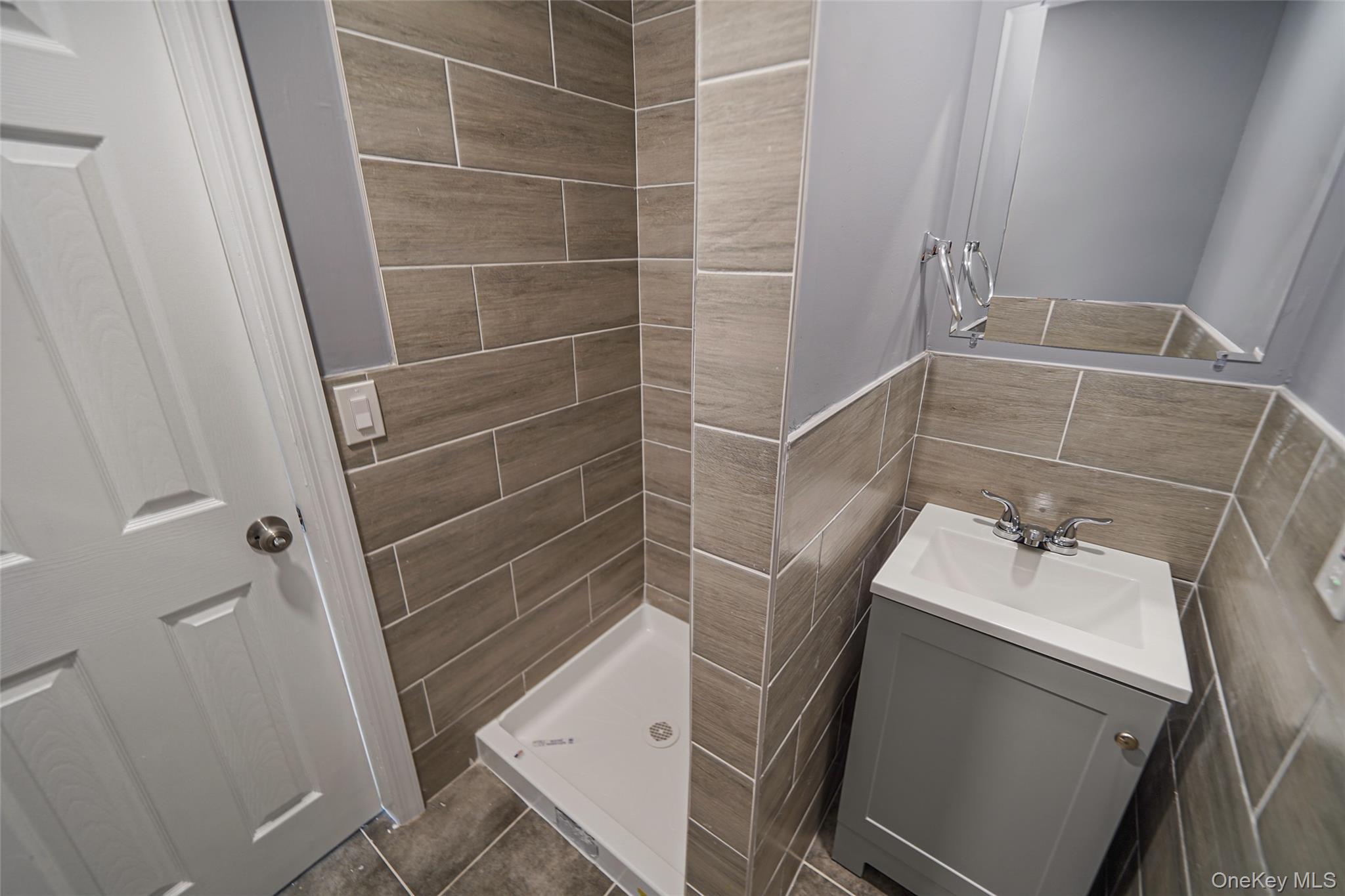 18 Jefferson Avenue, Brentwood, NY 11717