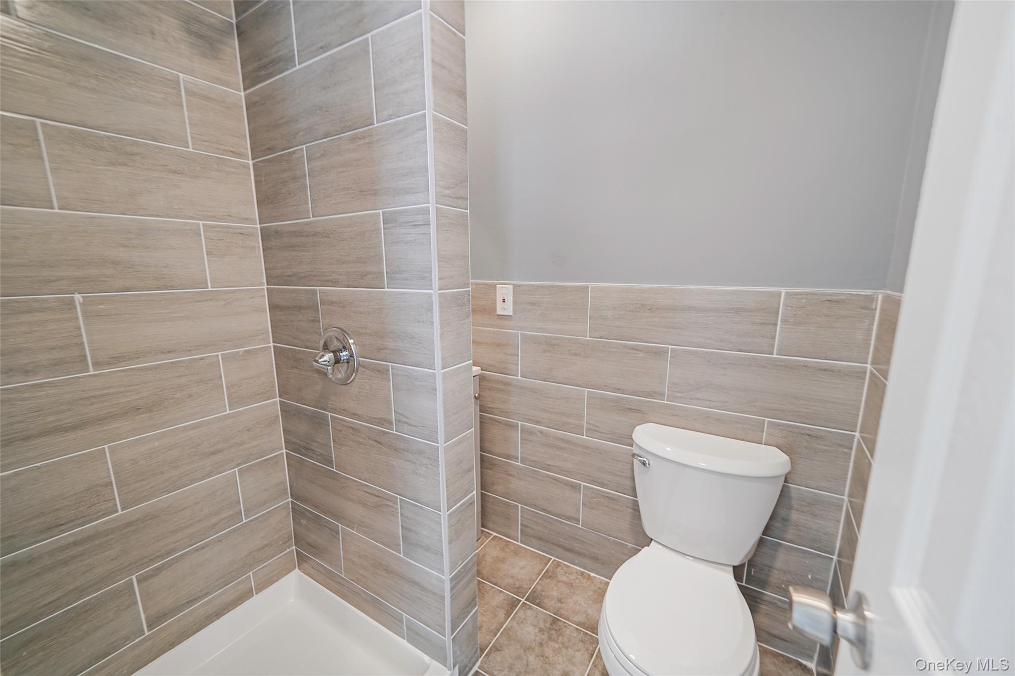 18 Jefferson Avenue, Brentwood, NY 11717