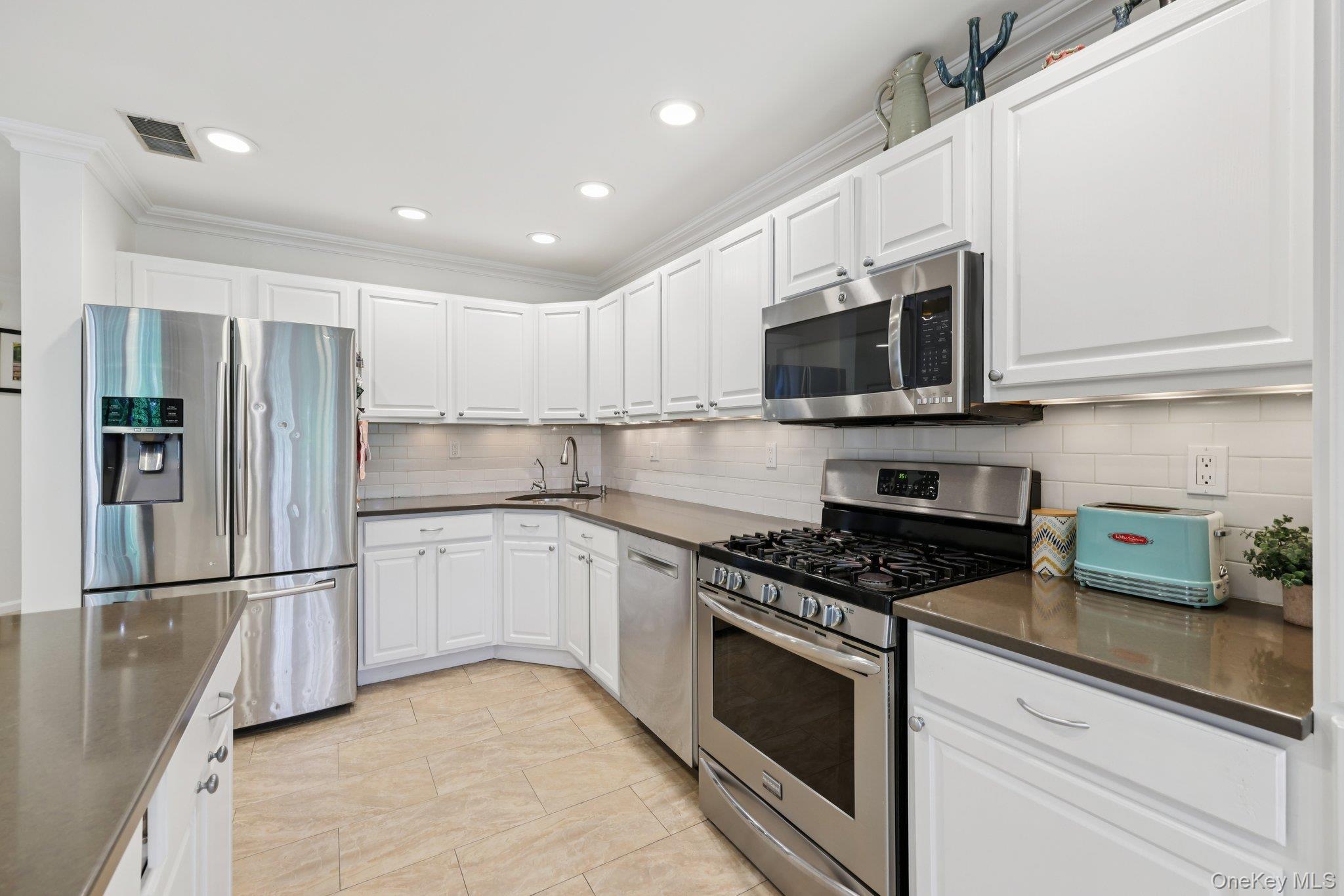 27 Crystal Hill Drive # 27, Pomona, NY 10970