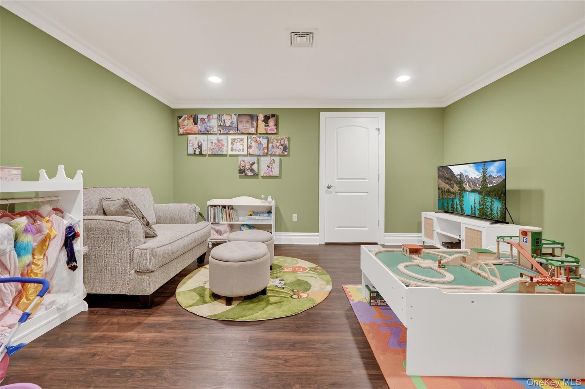 29 Michael Roberts Court, Pearl River, NY 10965