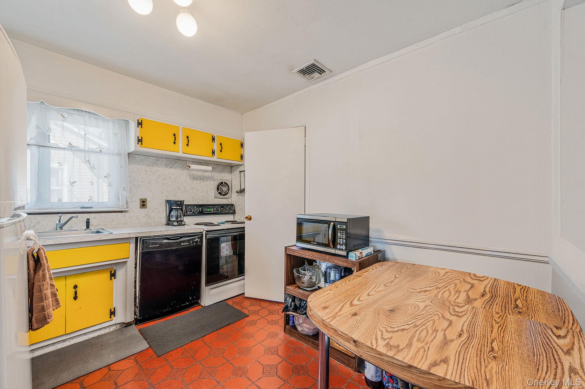 720 Highview Avenue, Westbury, NY 11590