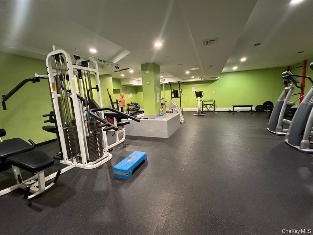 25 W Broadway # 207, Long Beach, NY 11561