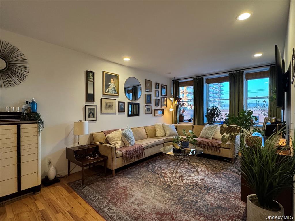 25 W Broadway # 207, Long Beach, NY 11561