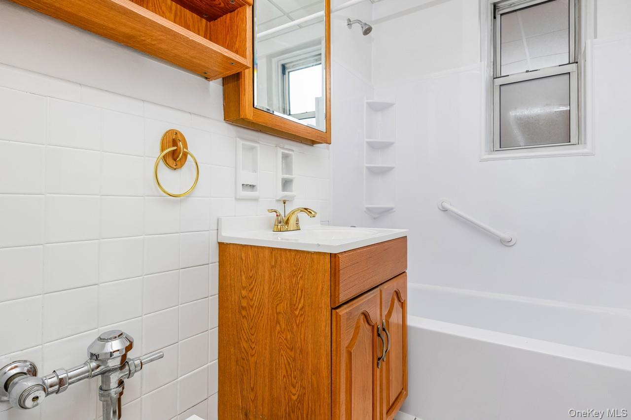 27-10 Parsons Boulevard # 1F, Flushing, NY 11354