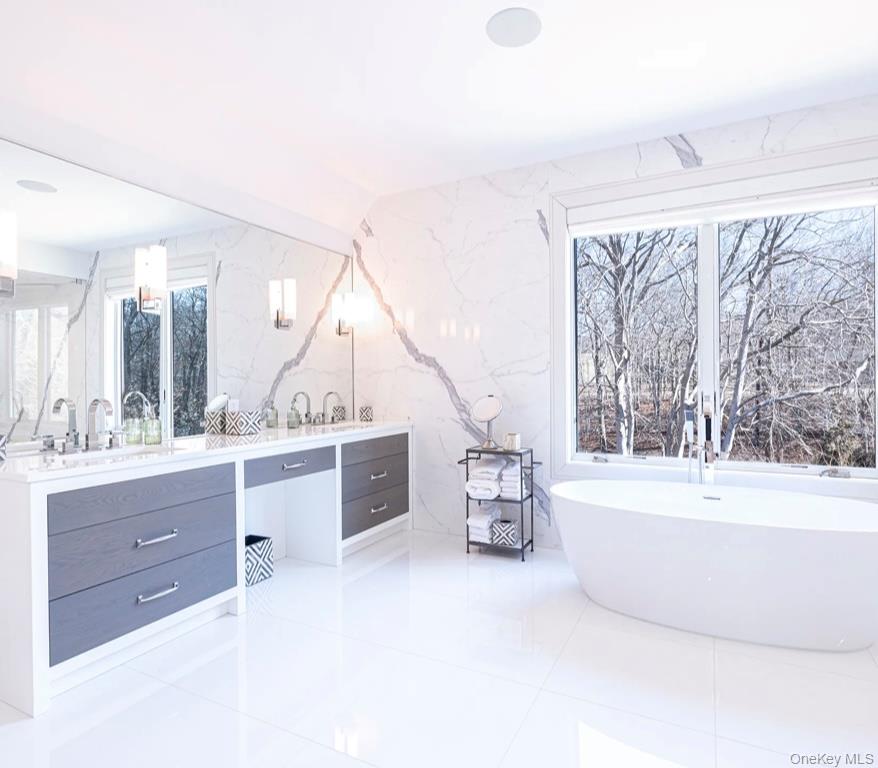 320 Circle Road, Muttontown, NY 11791