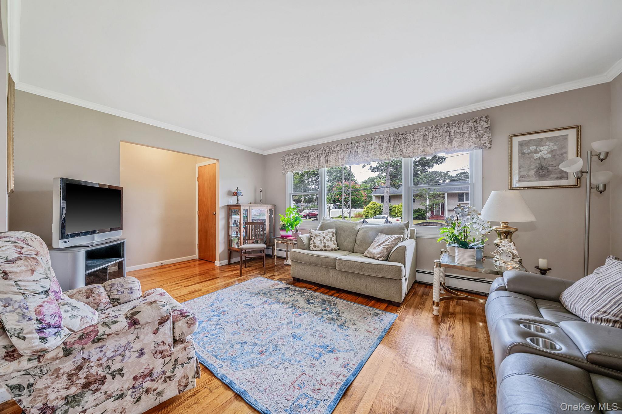 462 Bayport Avenue, Bayport, NY 11705