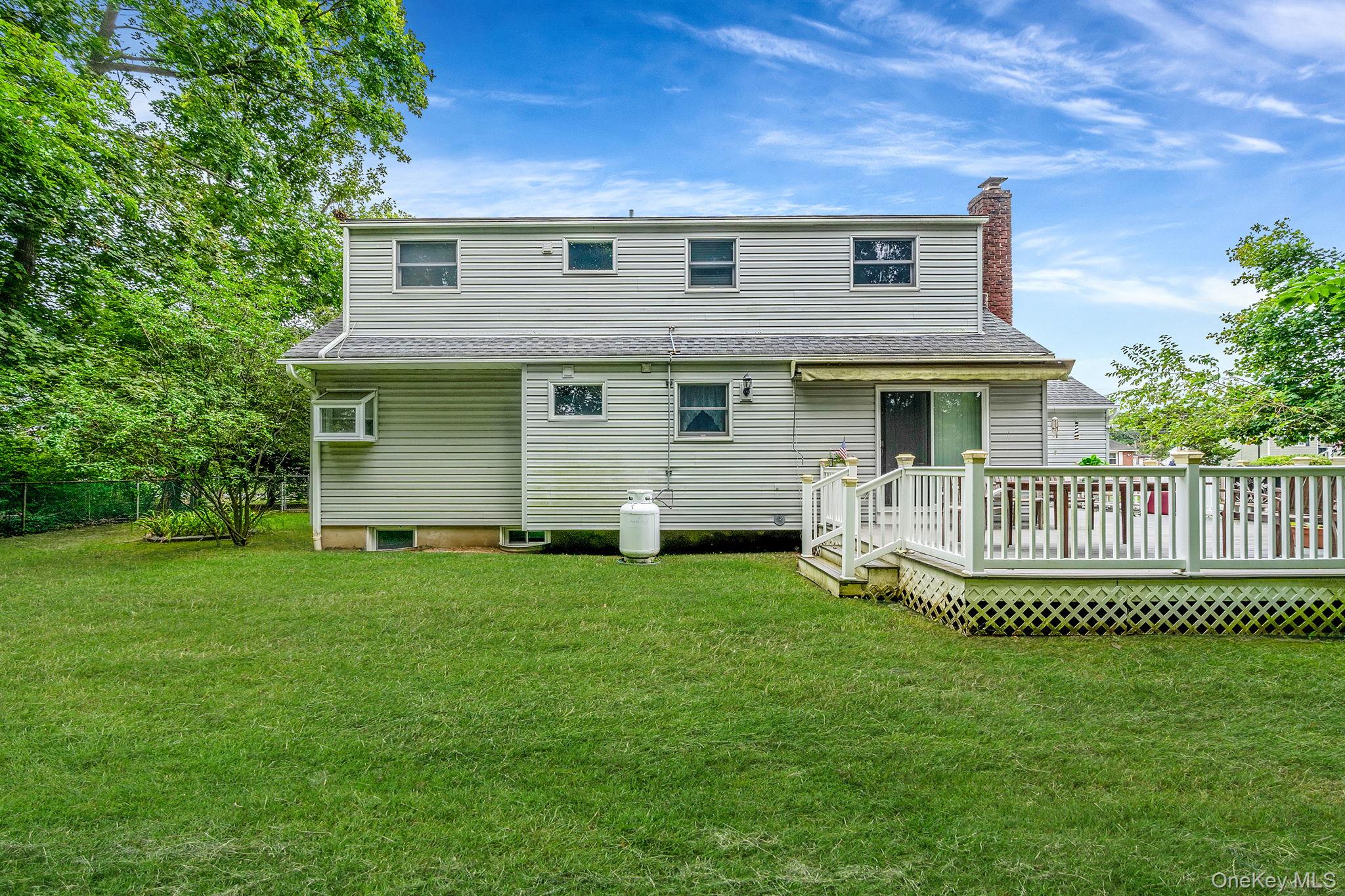 462 Bayport Avenue, Bayport, NY 11705