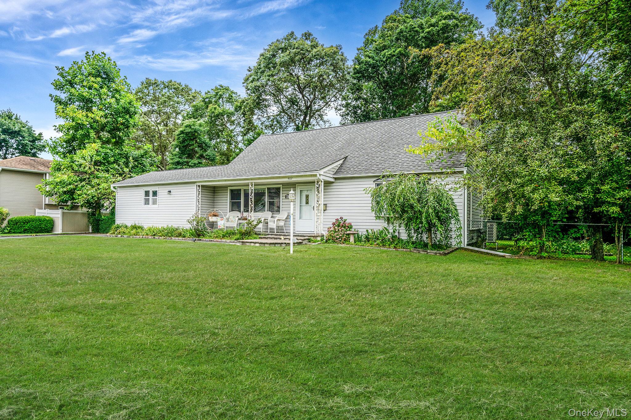 462 Bayport Avenue, Bayport, NY 11705