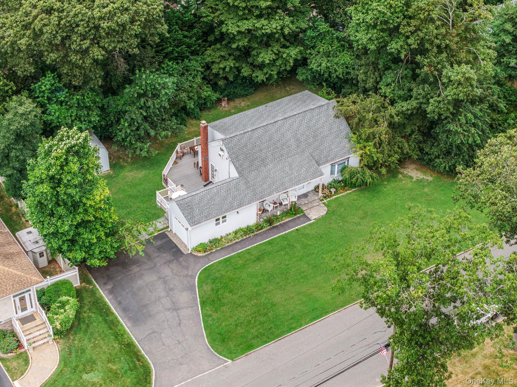 462 Bayport Avenue, Bayport, NY 11705