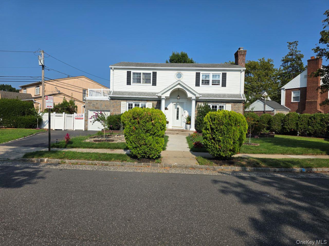 30 Aberdeen Road, New Hyde Park, NY 11040
