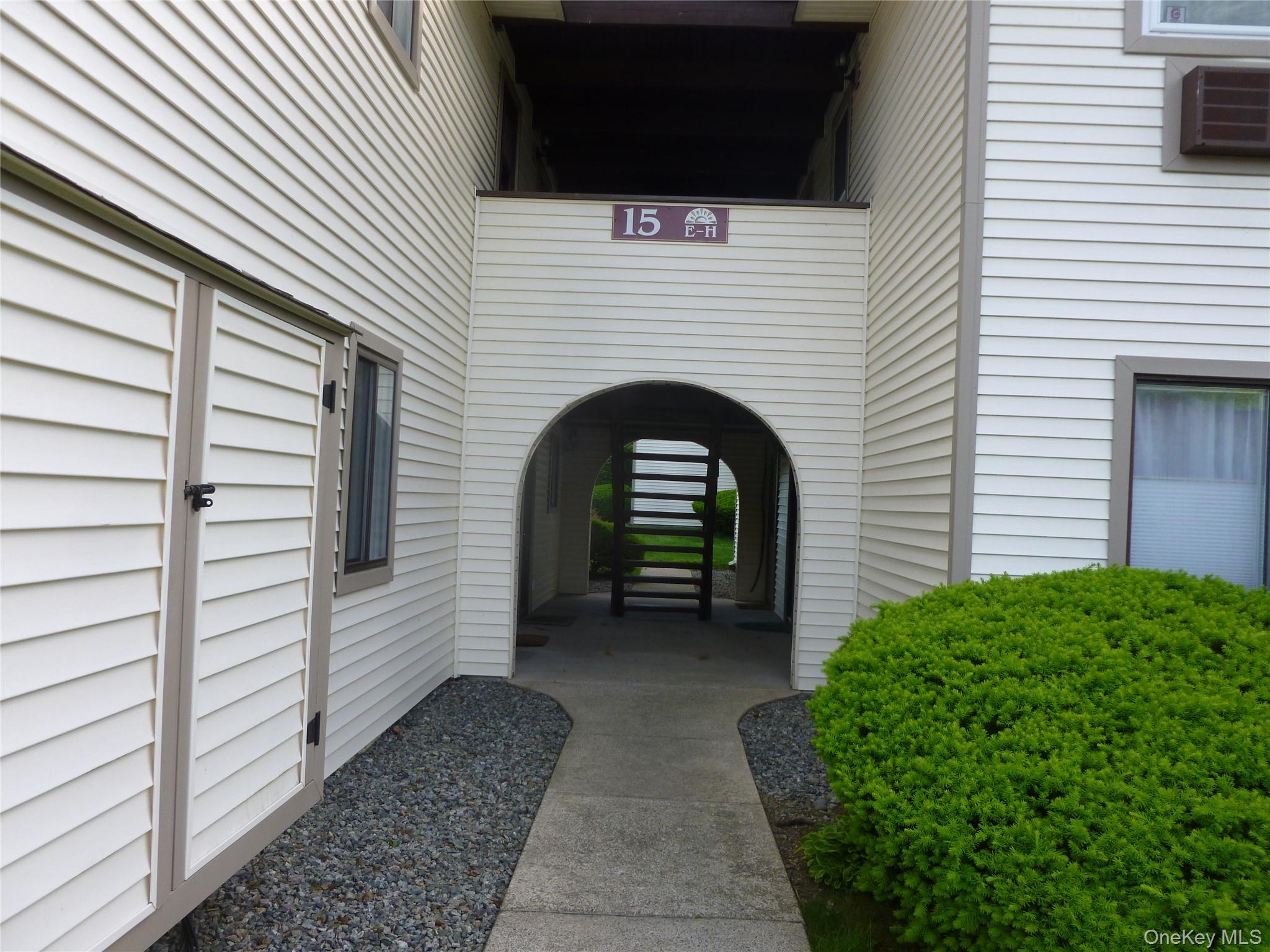 15 Club House Drive Drive # 2F, Fishkill, NY 12524