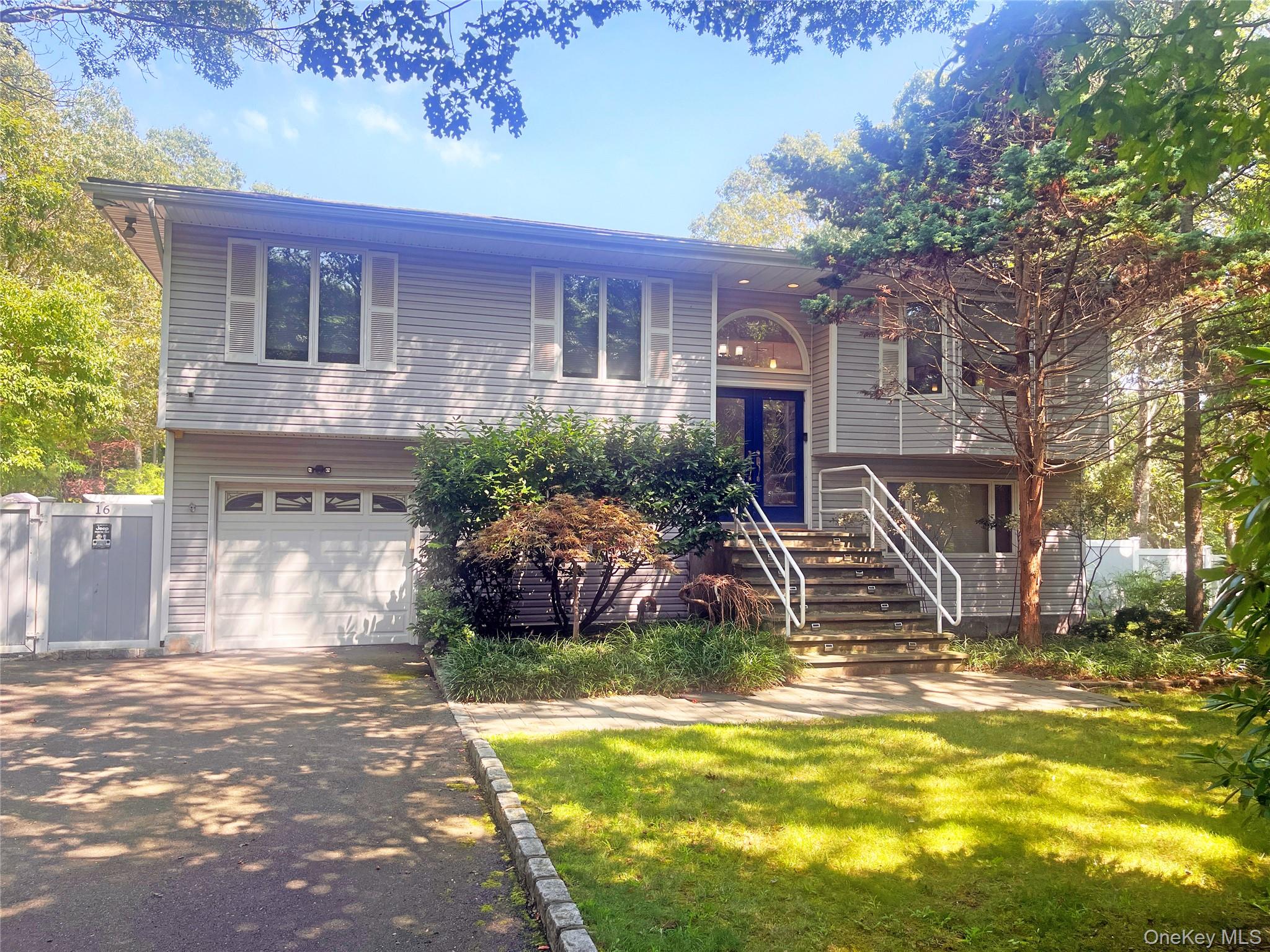 16 Stuart Court, Hampton Bays, NY 11946
