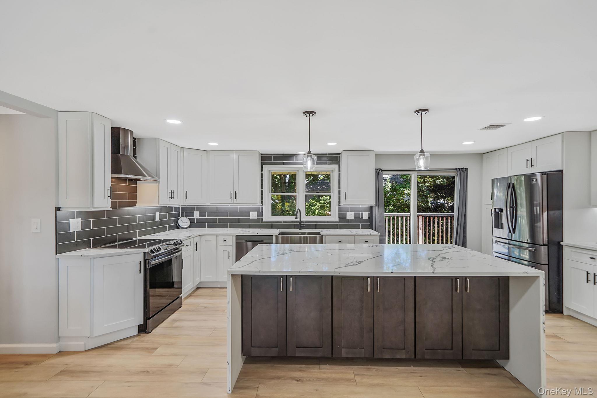 1548 Spur Drive S, Islip, NY 11751