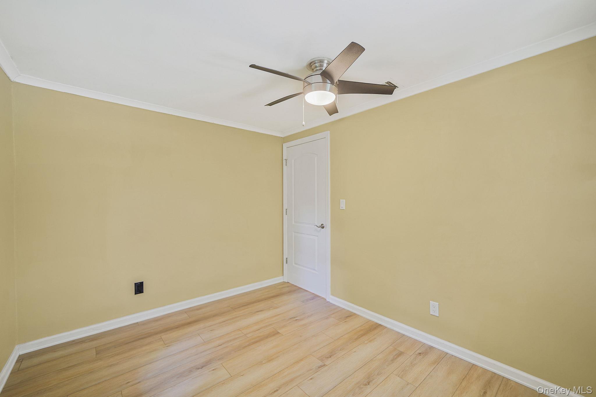 1548 Spur Drive S, Islip, NY 11751