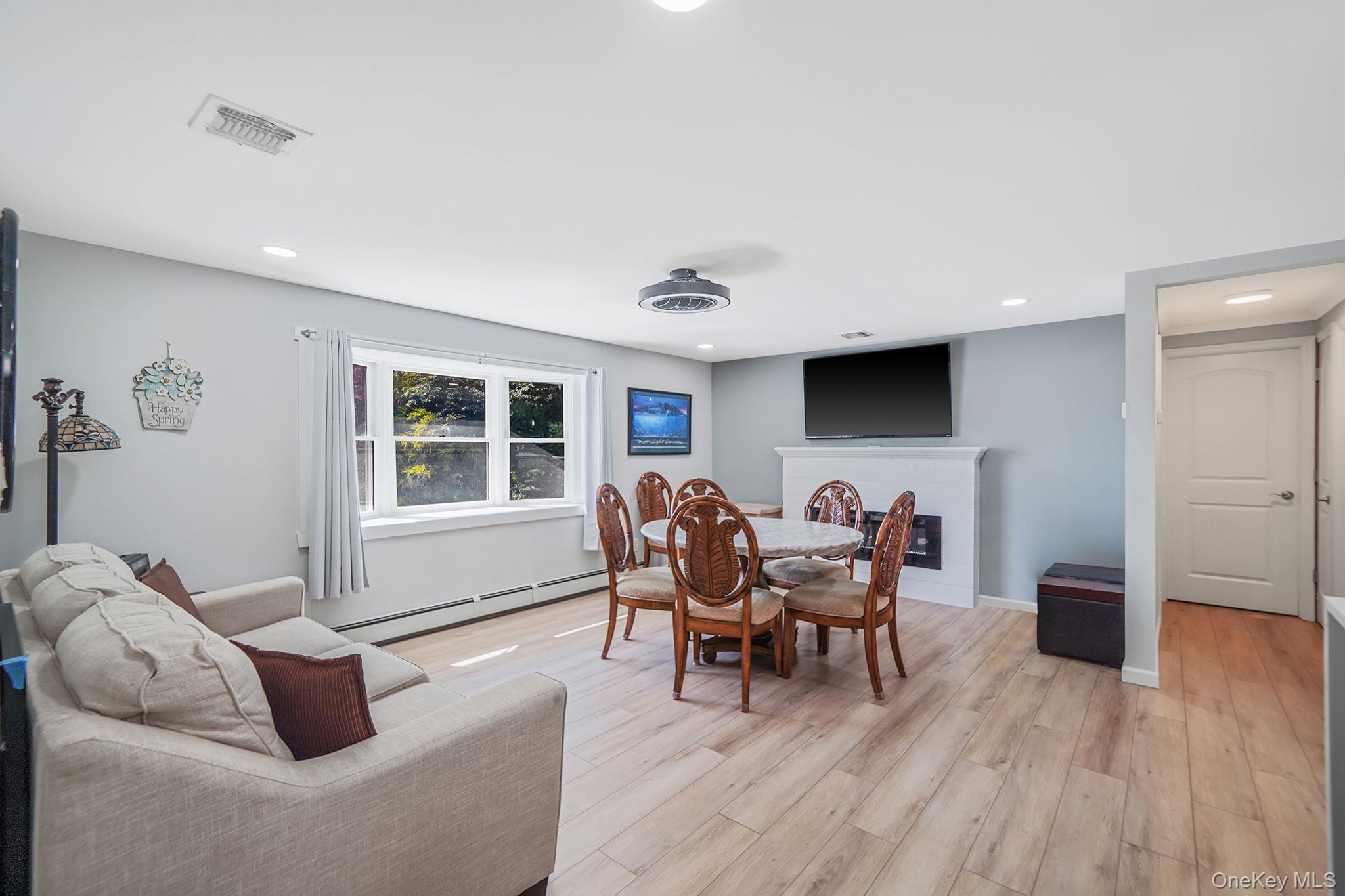 1548 Spur Drive S, Islip, NY 11751