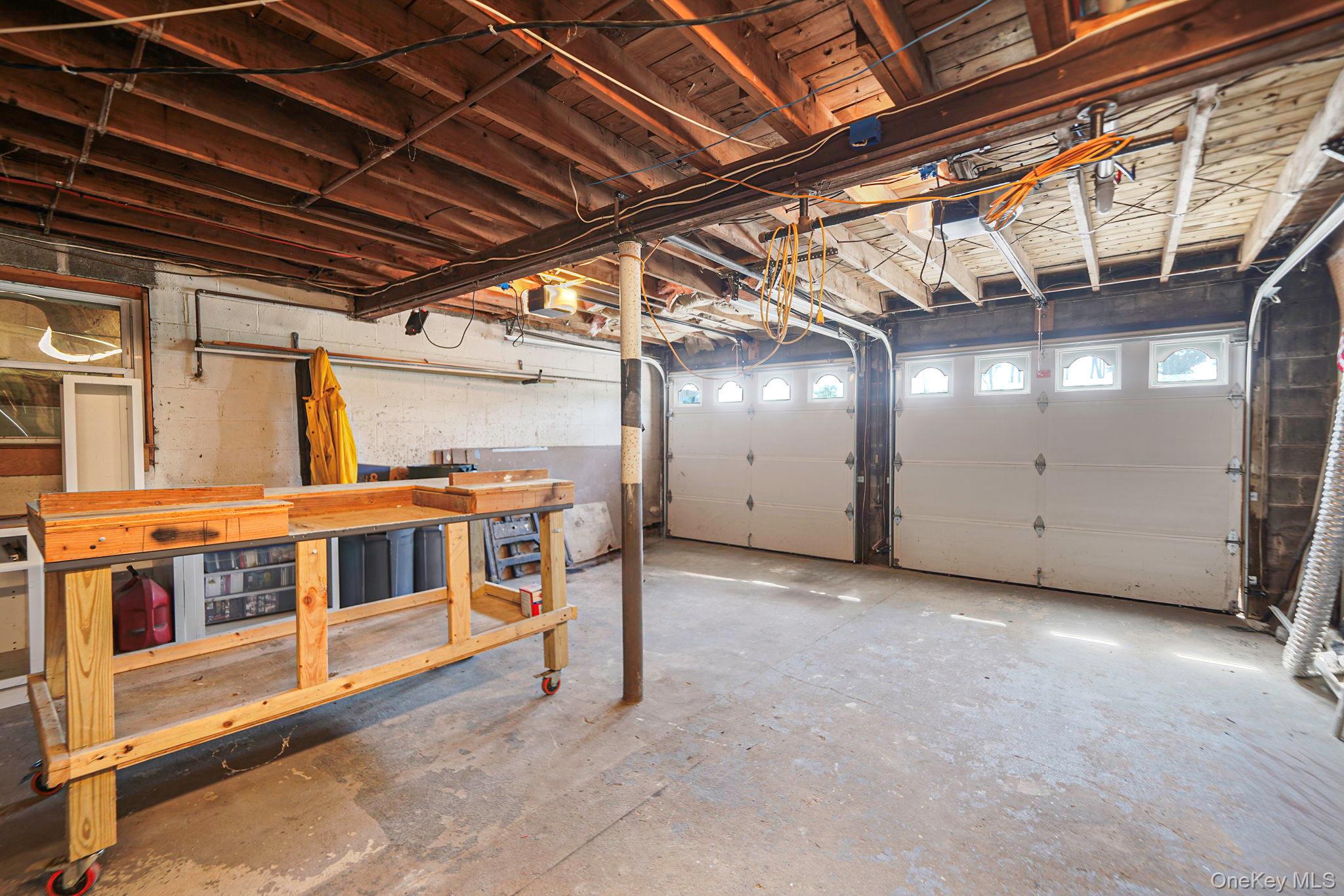 1548 Spur Drive S, Islip, NY 11751