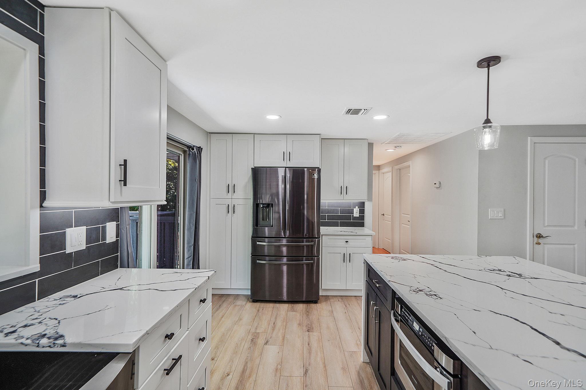 1548 Spur Drive S, Islip, NY 11751