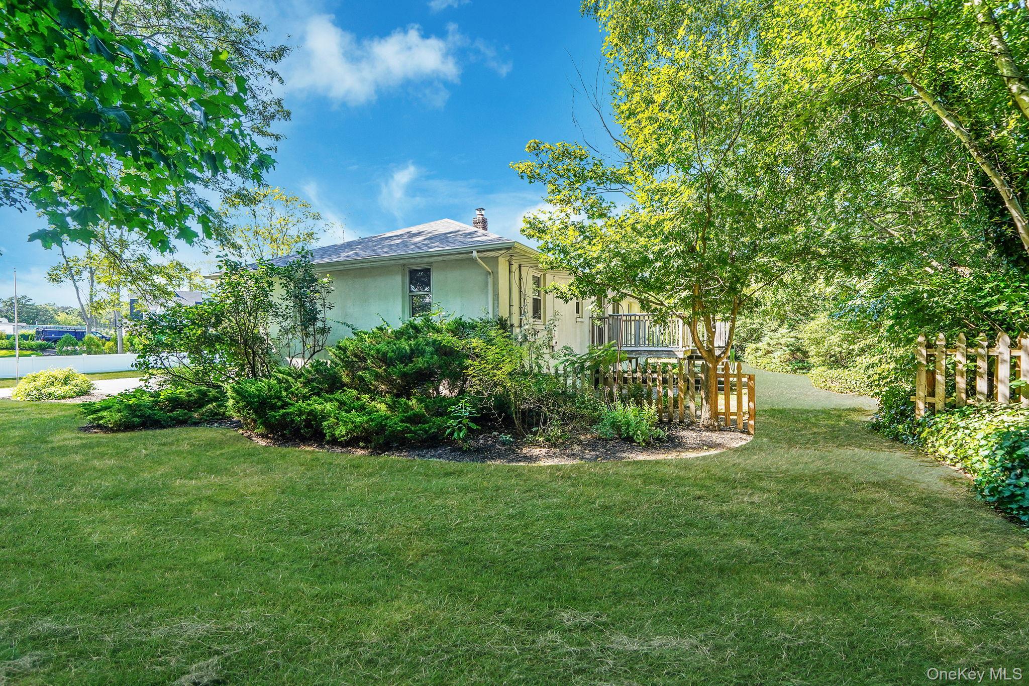 1548 Spur Drive S, Islip, NY 11751