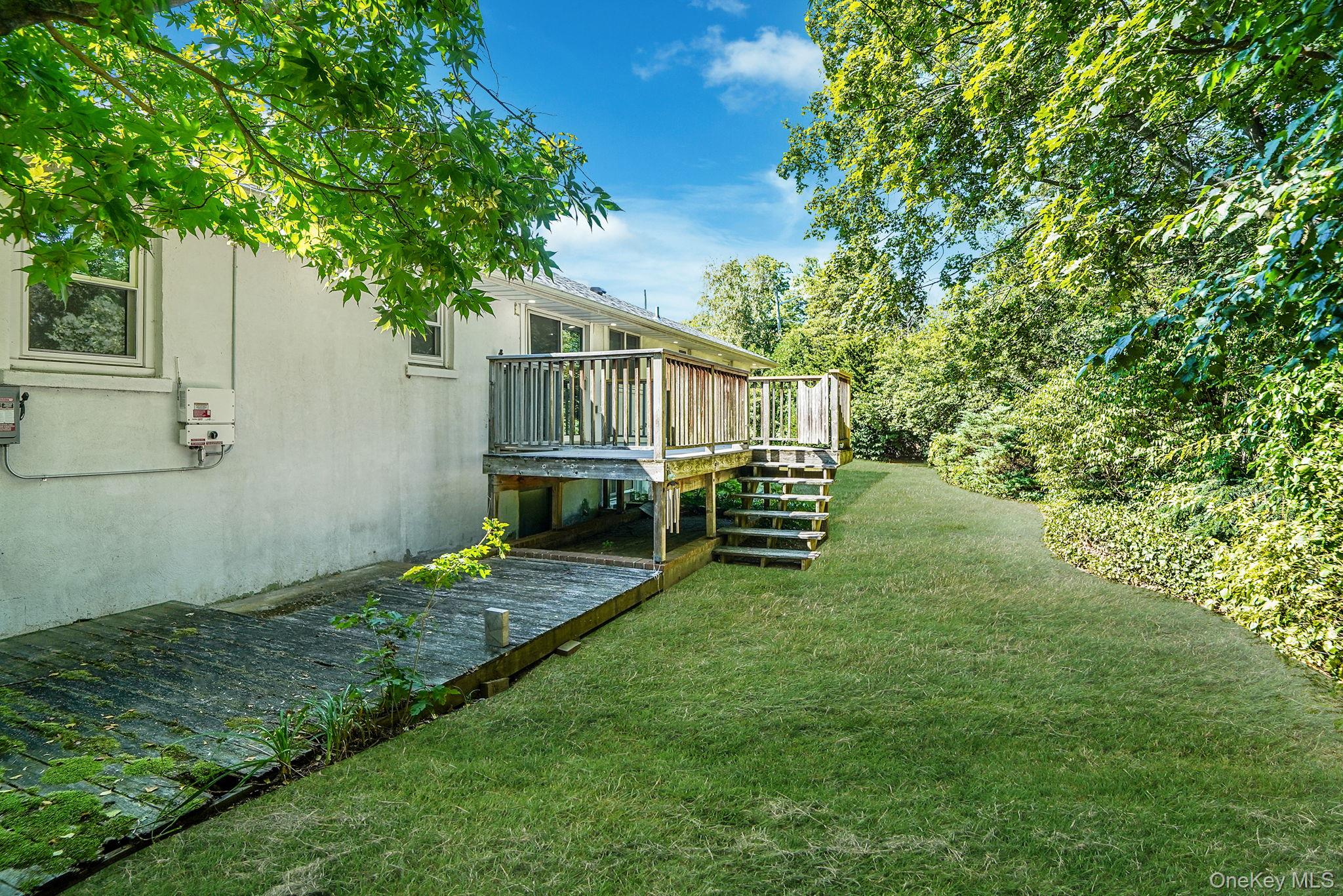 1548 Spur Drive S, Islip, NY 11751