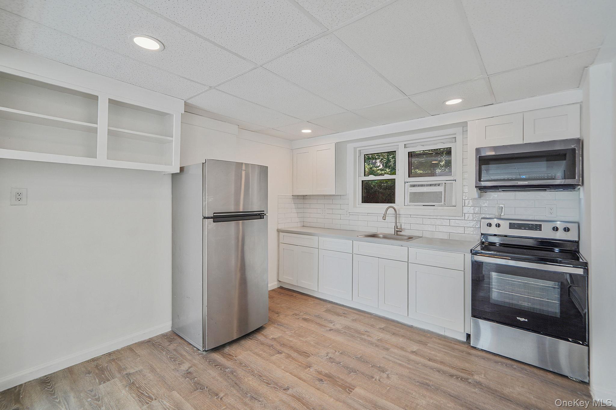 1548 Spur Drive S, Islip, NY 11751