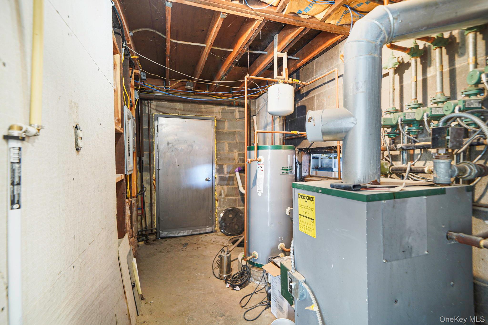 1548 Spur Drive S, Islip, NY 11751