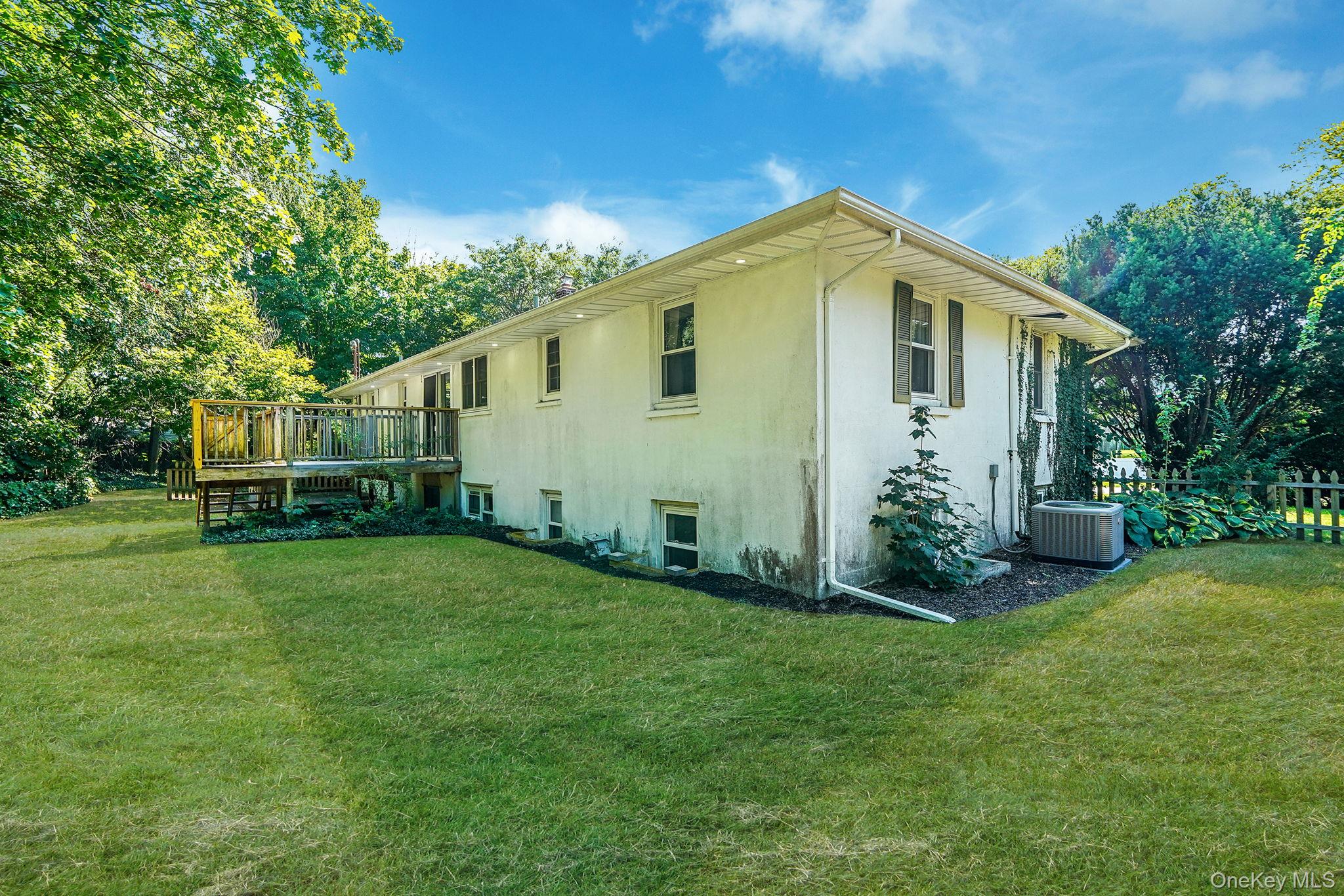 1548 Spur Drive S, Islip, NY 11751